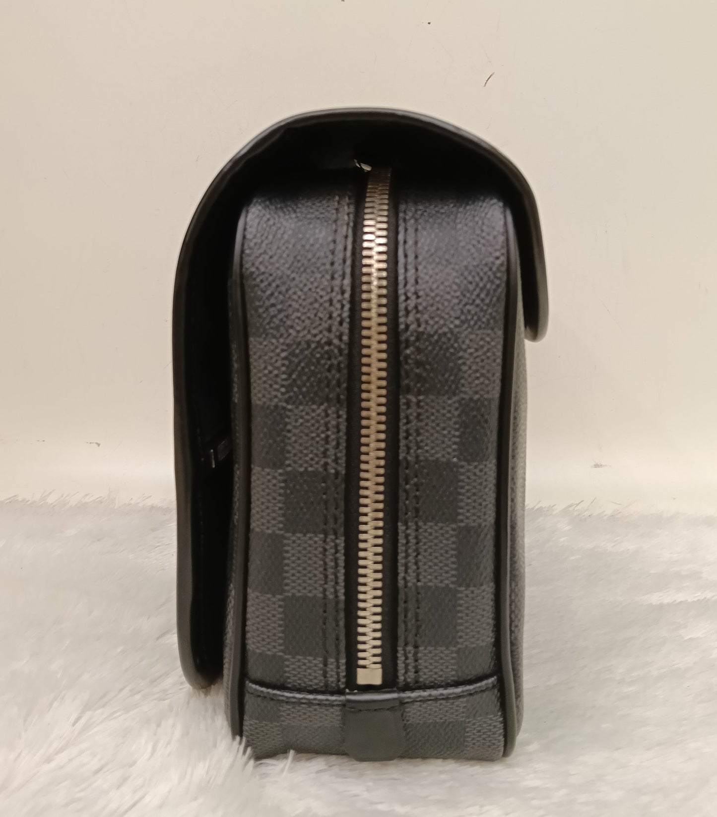 LV Hanging Toiletry Kit Graphite 2013