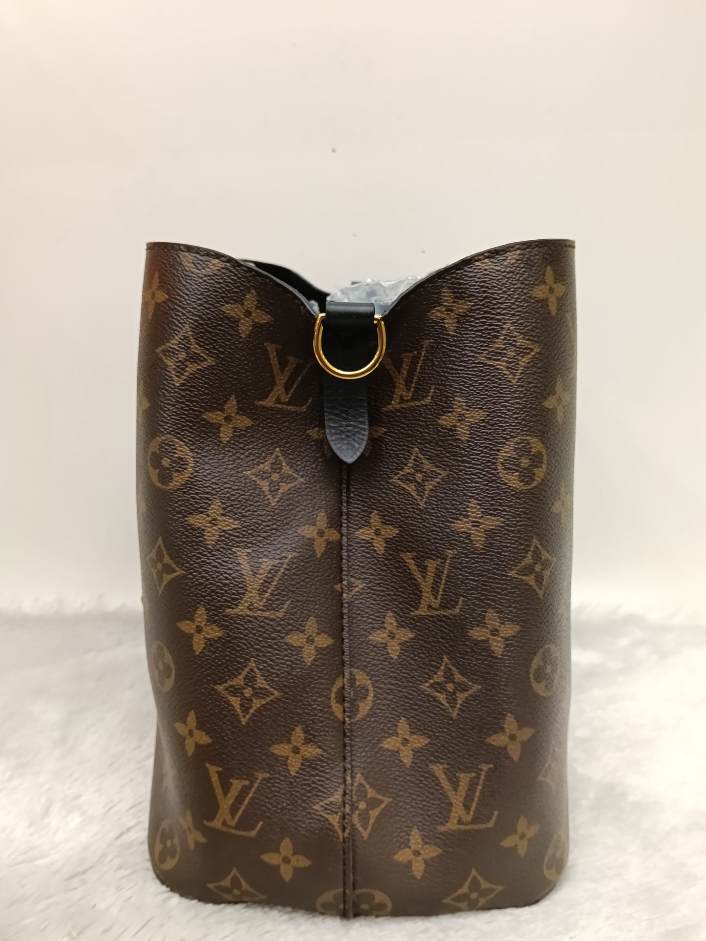 LV Neo Noe MM Monogram Noir (CHIP)