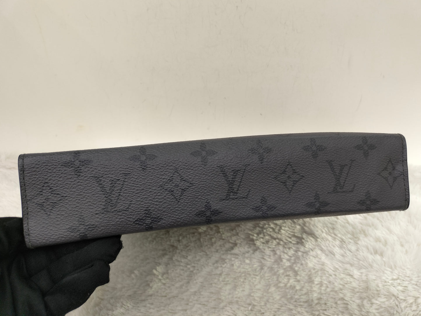 LV Pochette Voyage MM Monogram Eclipse (CHIP)