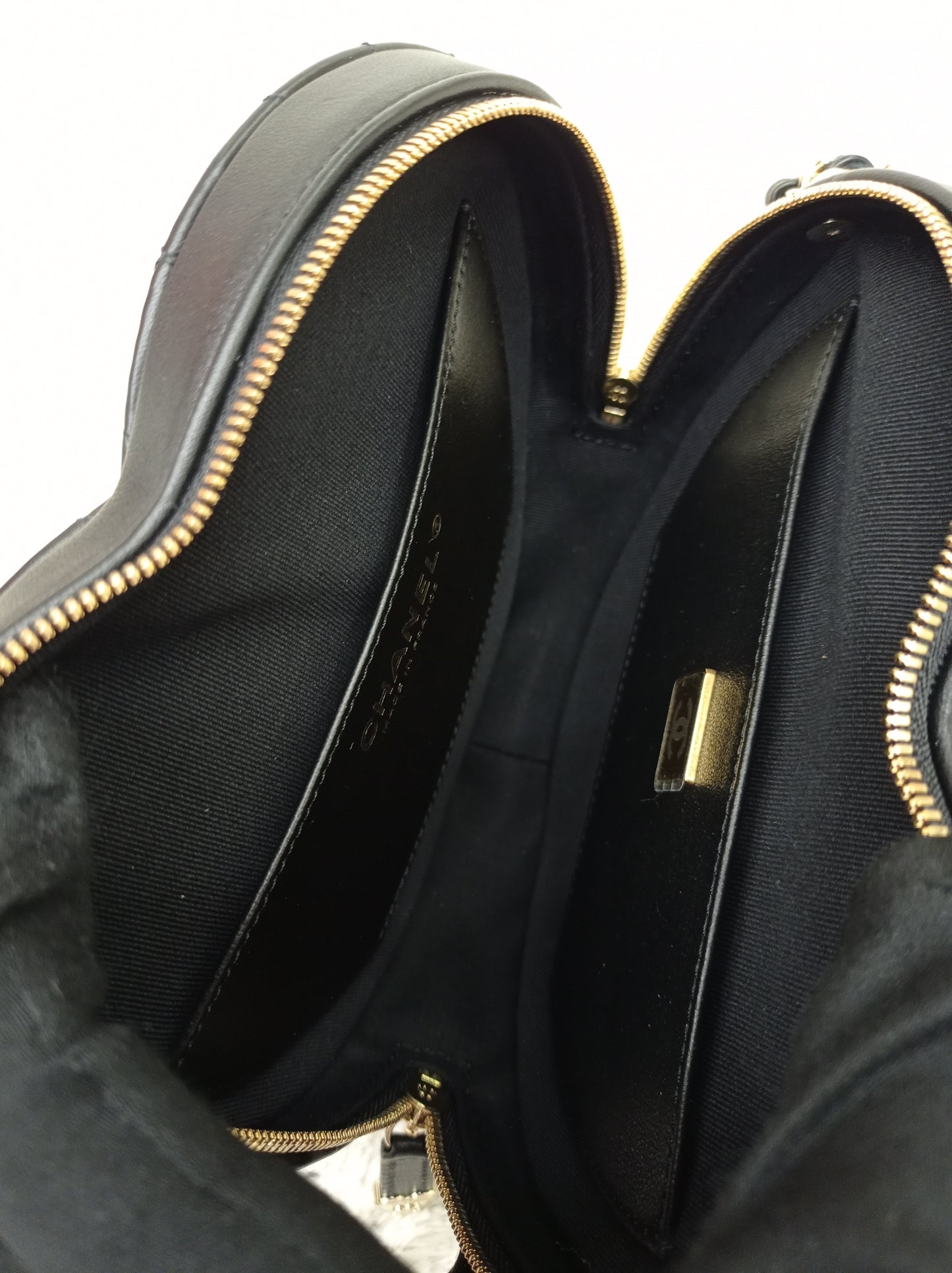 *NEW* Chanel 22S Large Heart Bag Lamb Black LGHW 2025 (CHIP)