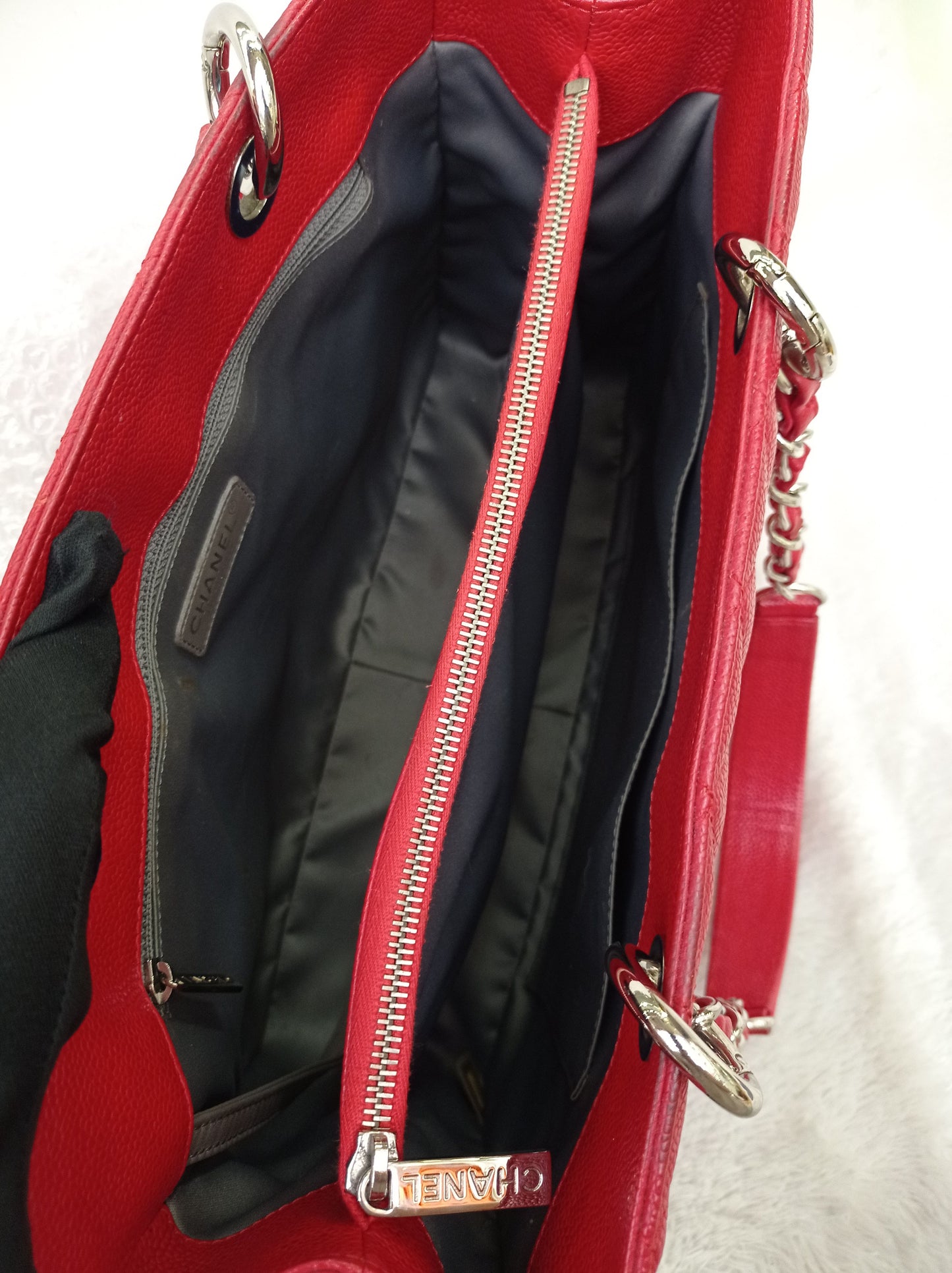Chanel GST Caviar Red SHW #19