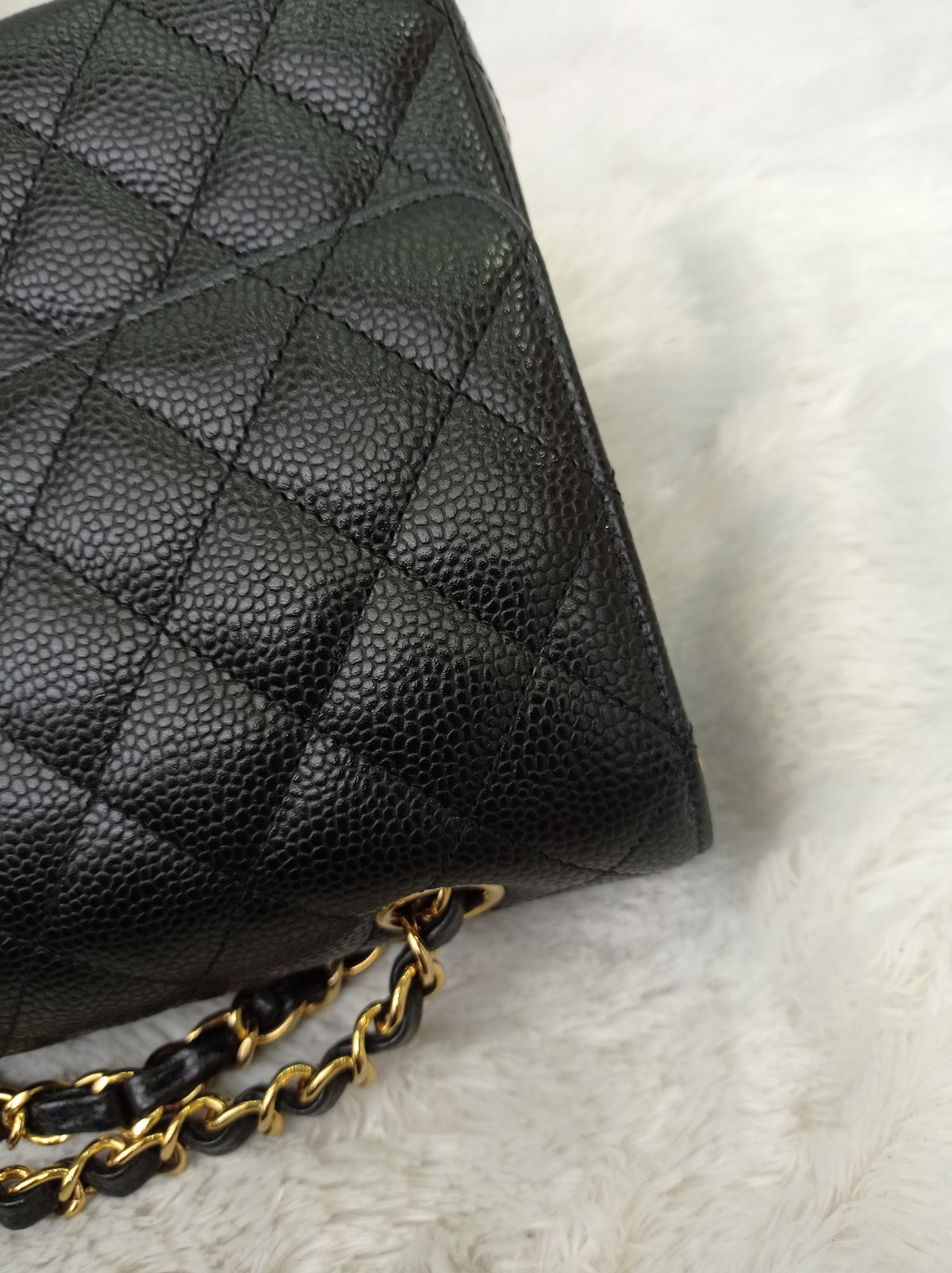Chanel Medium Caviar Black GHW DF (CHIP)