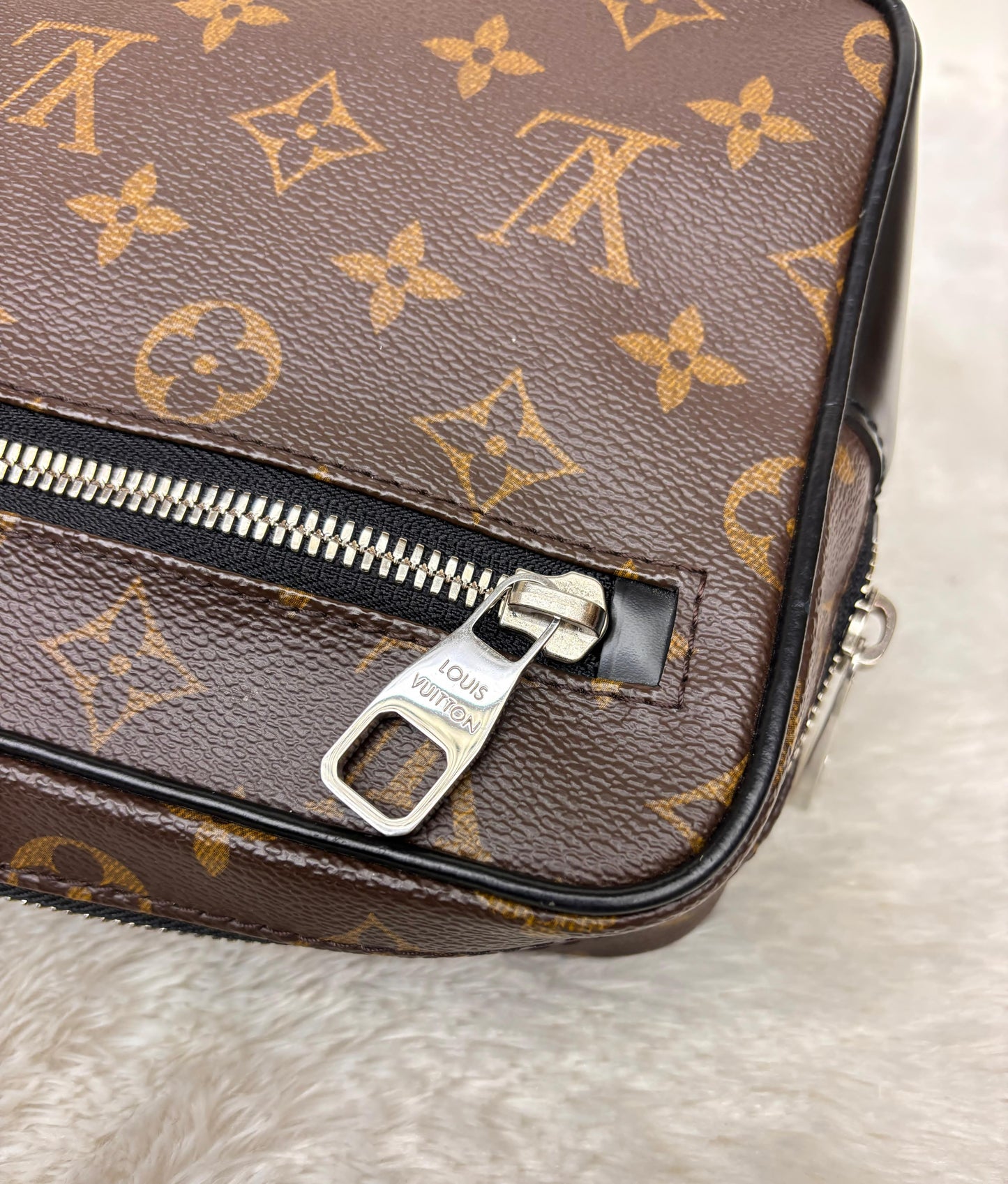 LV Kasai Clutch Monogram Macassar 2019