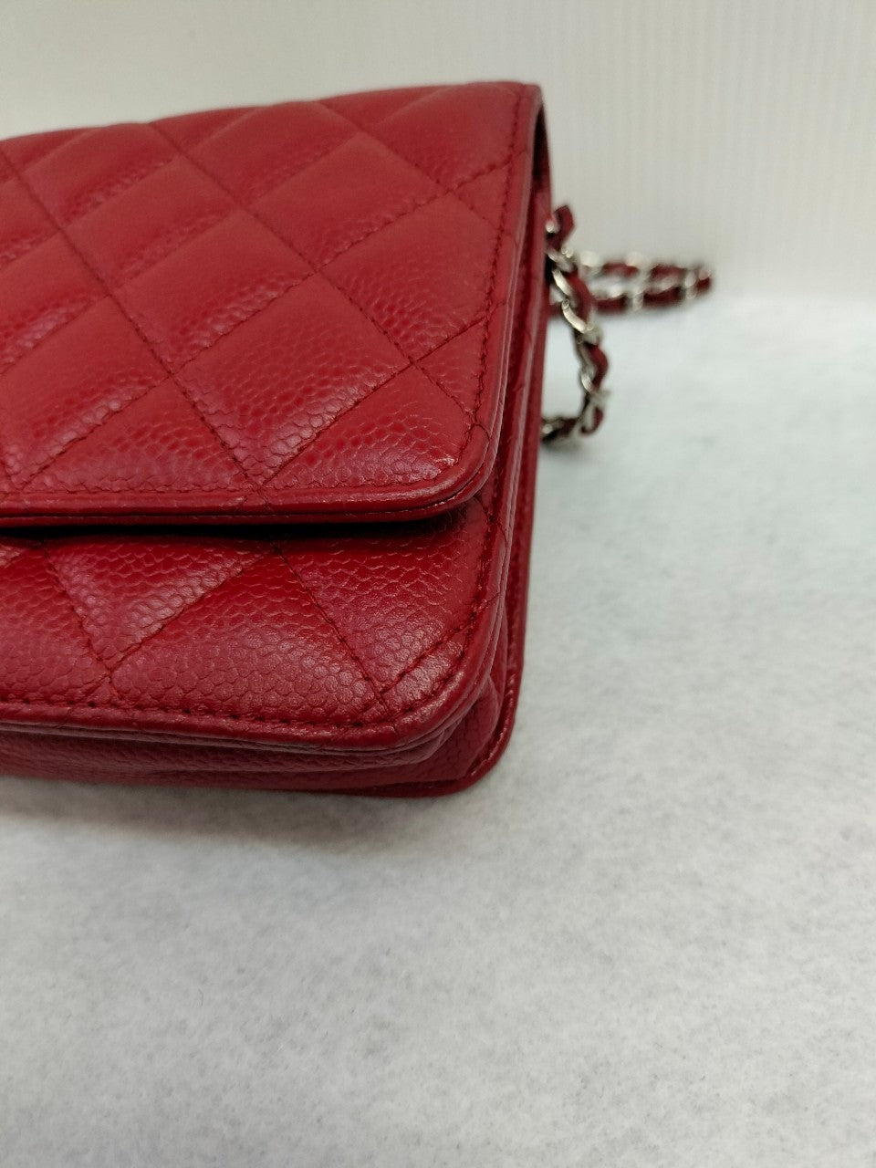 Chanel WOC Caviar Red SHW #19.                Size 20x11x3cm