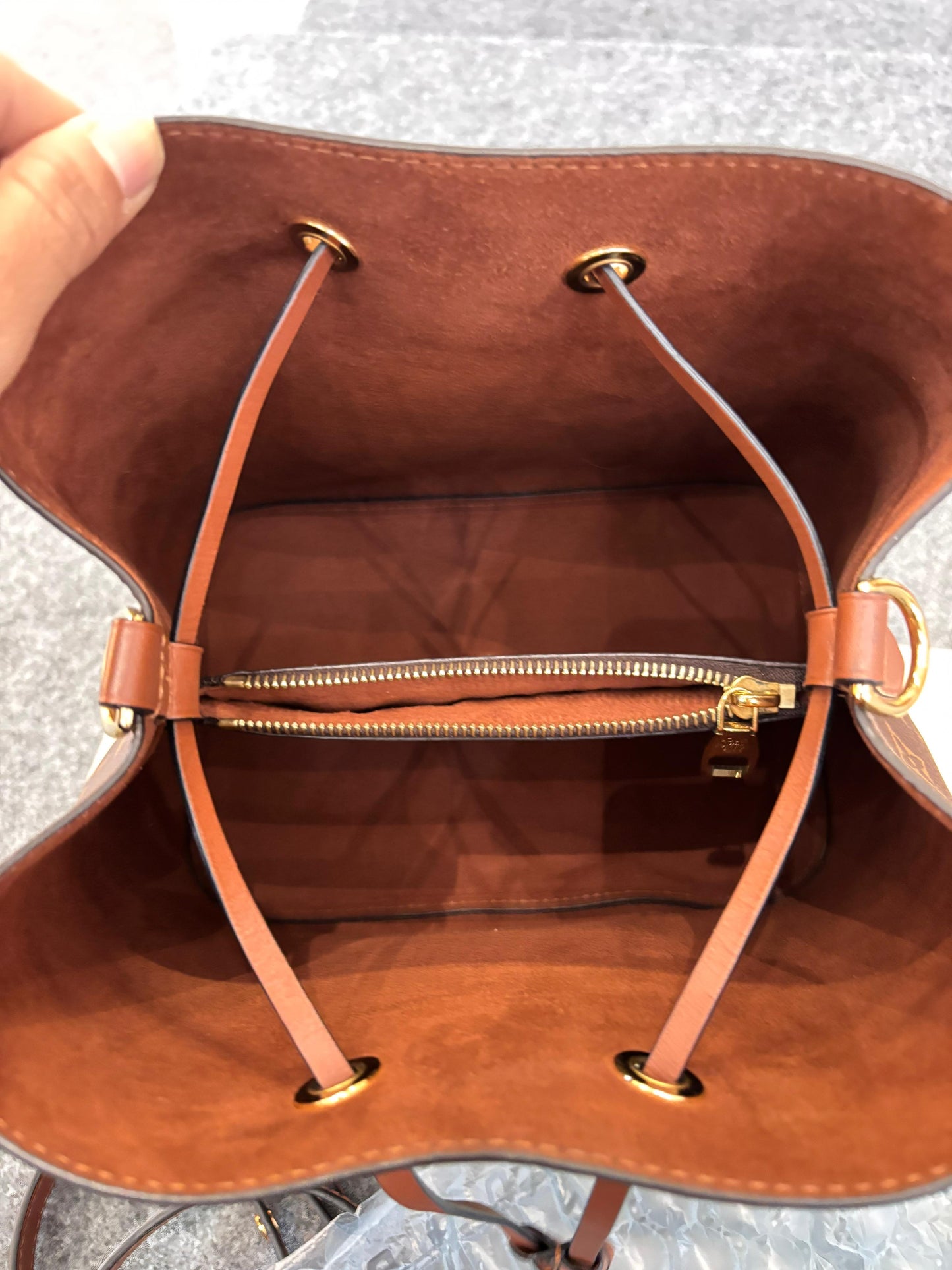 LV Neo Noe MM Monogram Caramel (CHIP)
