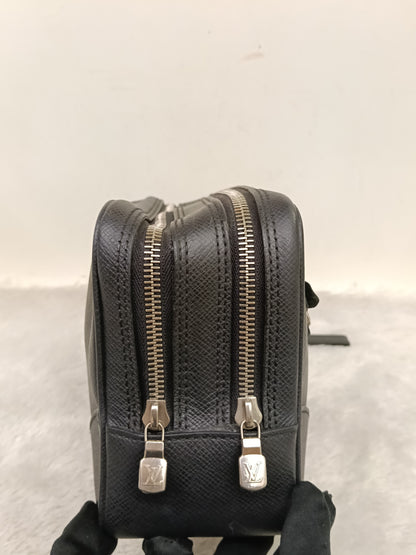 LV Neo Pavel Clutch Taiga Ardoise Black 2009