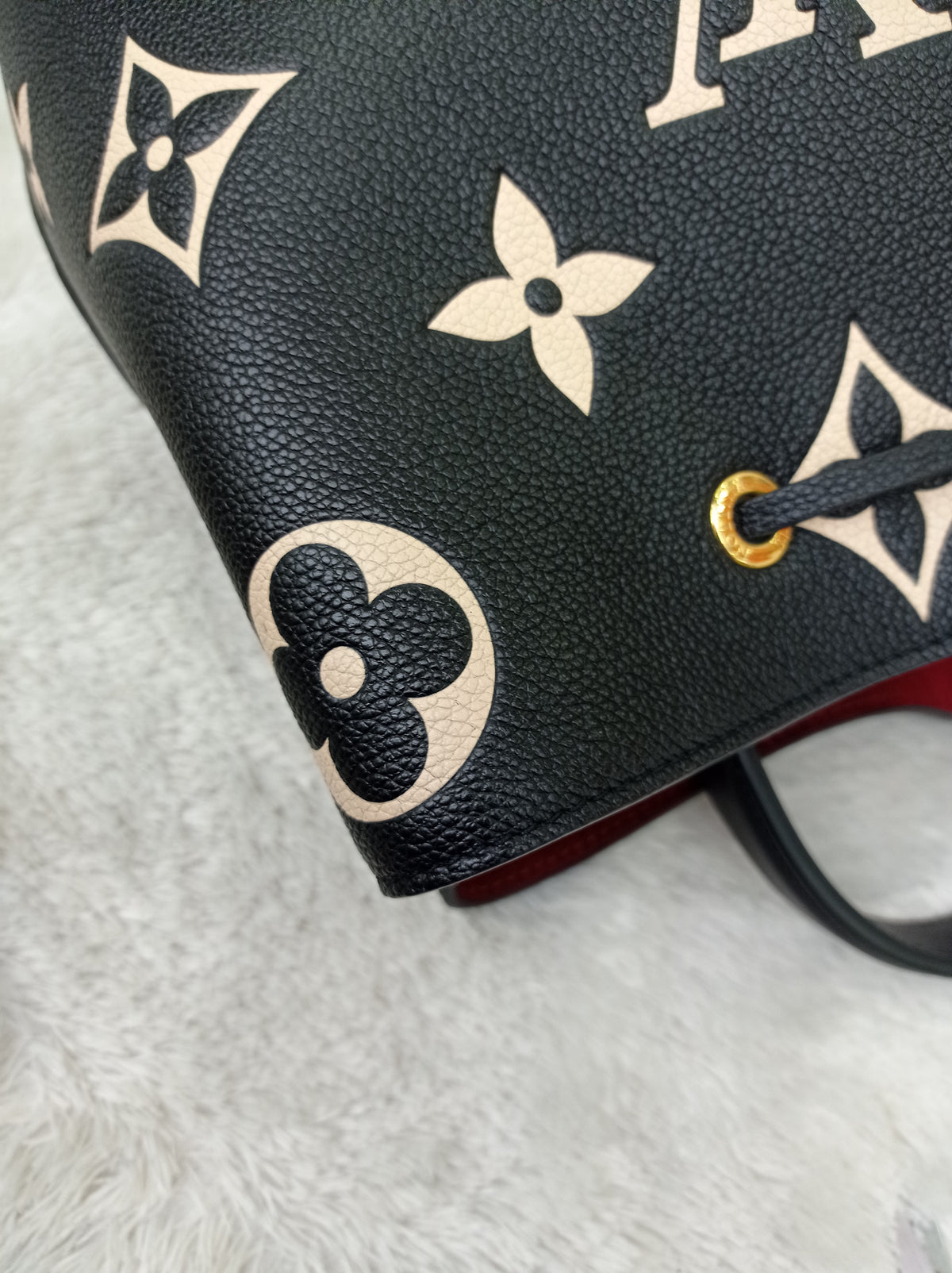 LV Neo Noe MM Monogram Empreinte Noir Creme (CHIP)