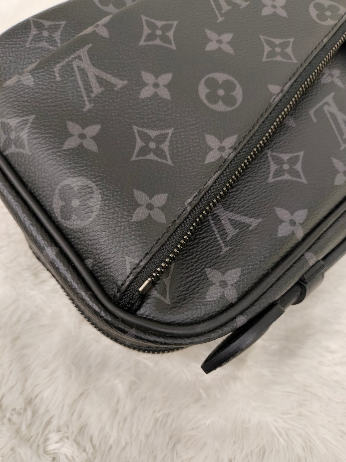 LV Bumbag Explorer Monogram Eclipse 2019