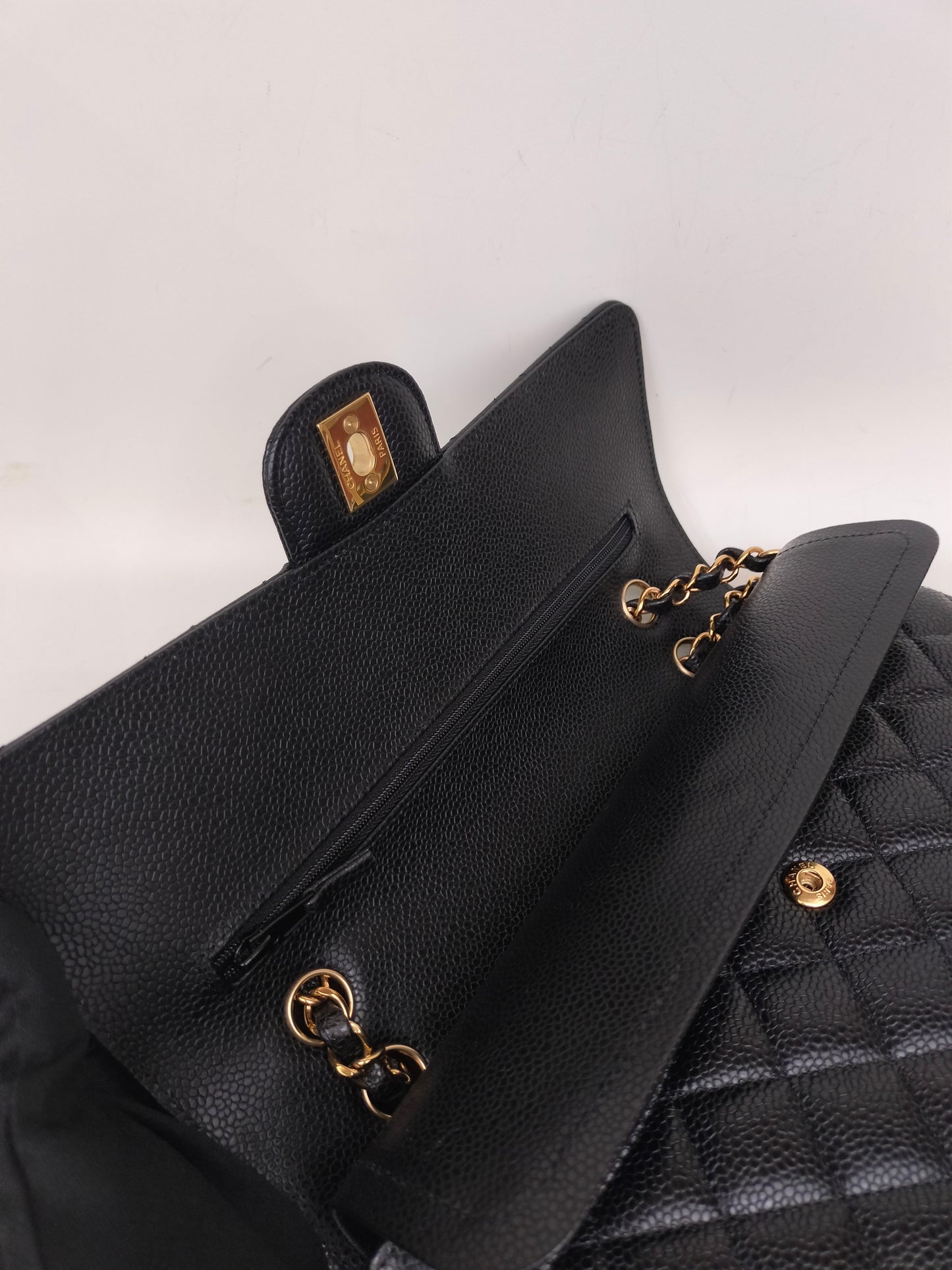 Chanel Medium Caviar Black GHW DF (CHIP)