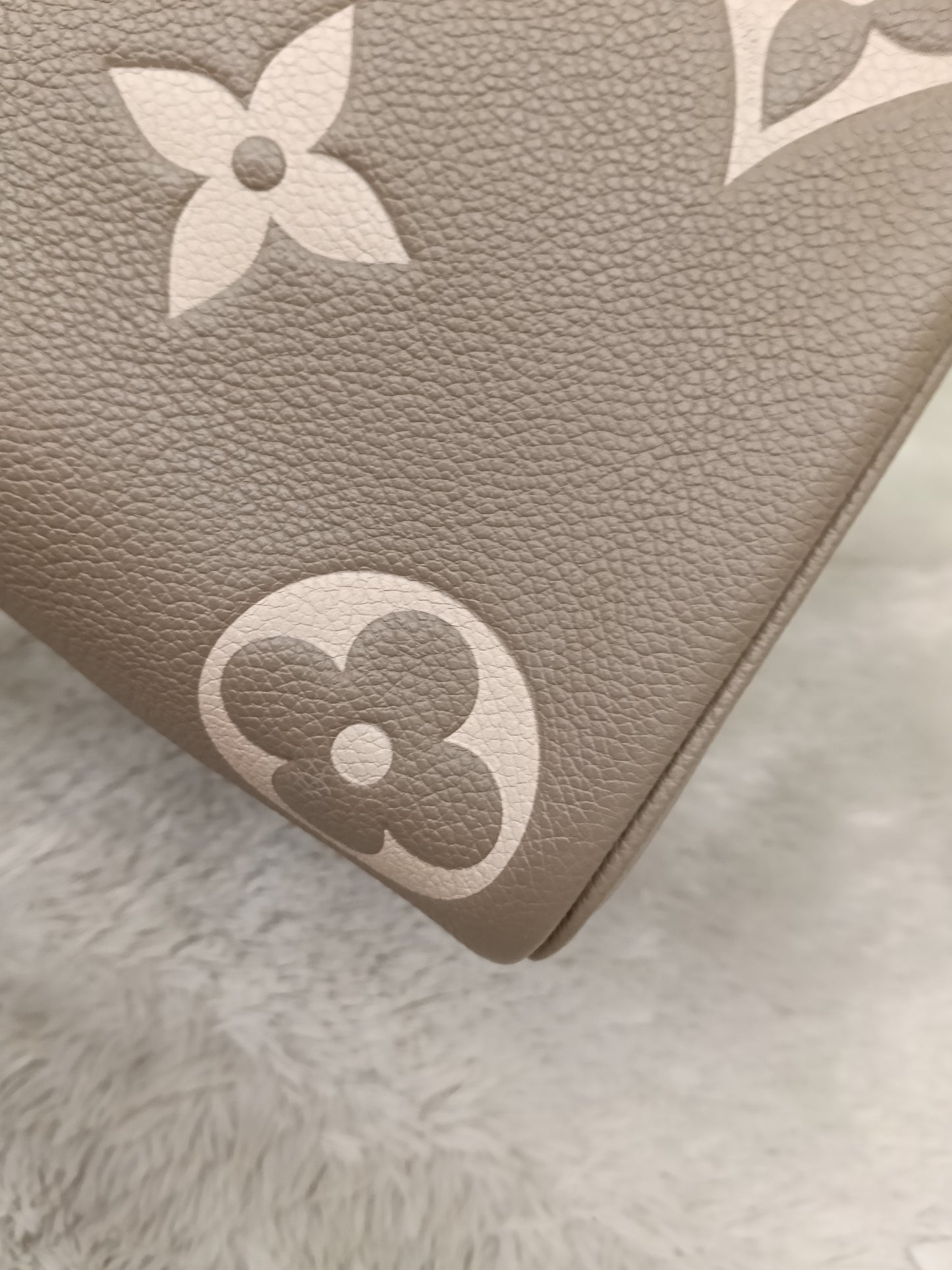 LV Neo Noe MM Monogram Empreinte Tourterelle Creme (CHIP)