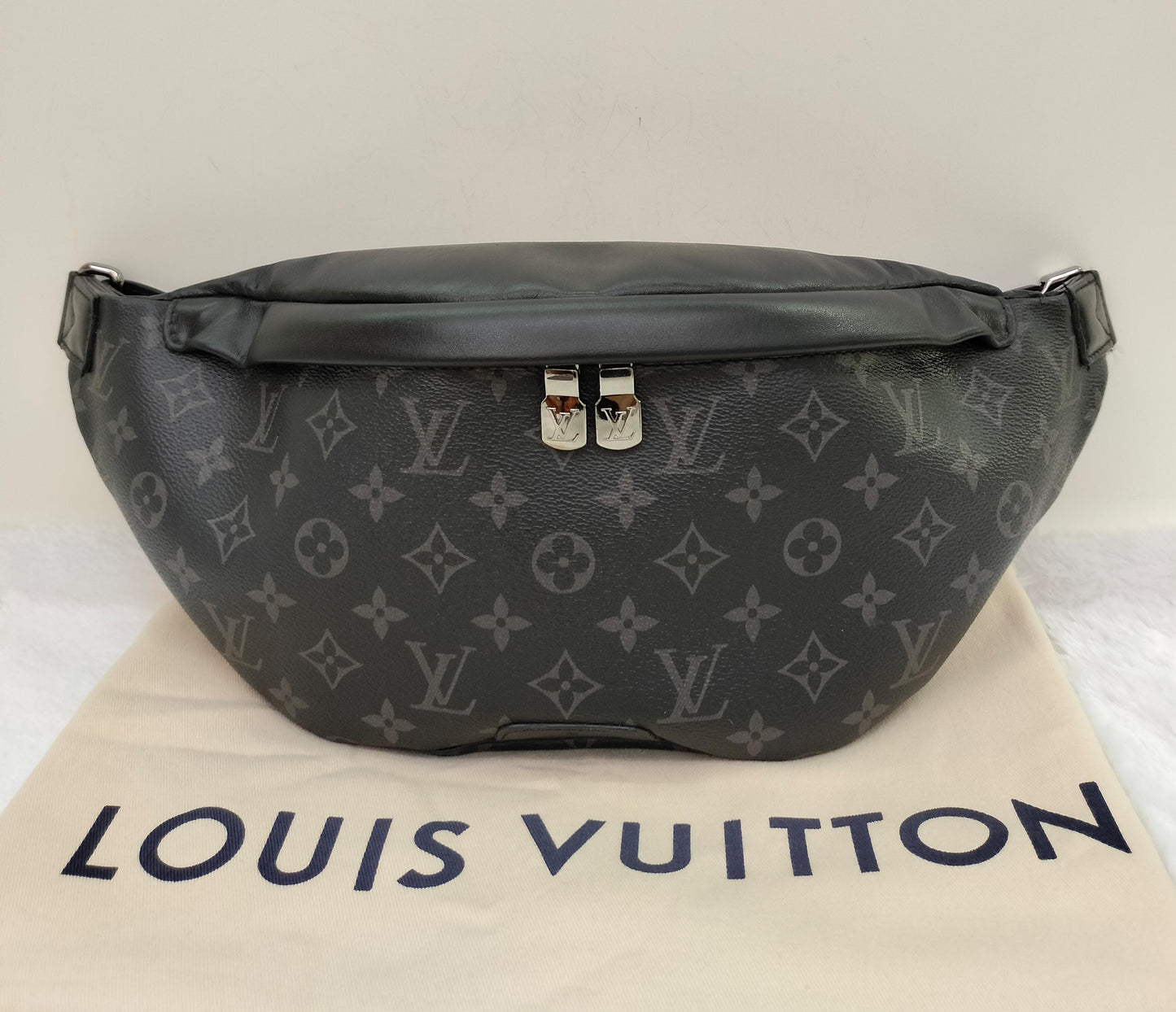 LV Discovery Bumbag Monogram Eclipse 2019