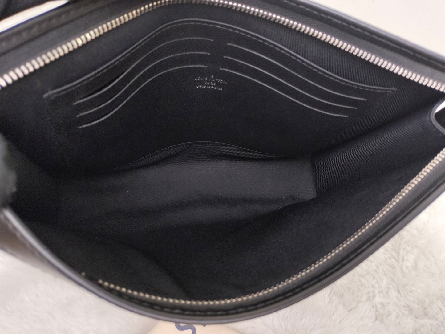 LV Pochette Voyage Graphite 2020