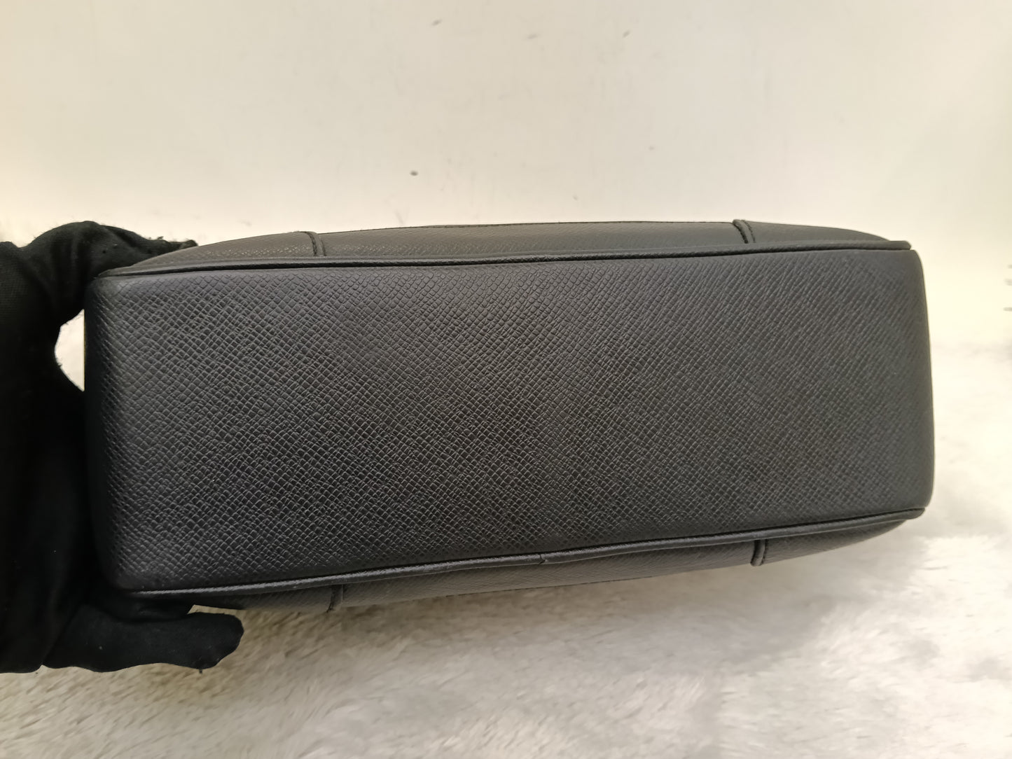 LV Neo Pavel Clutch Taiga Ardoise Black 2009