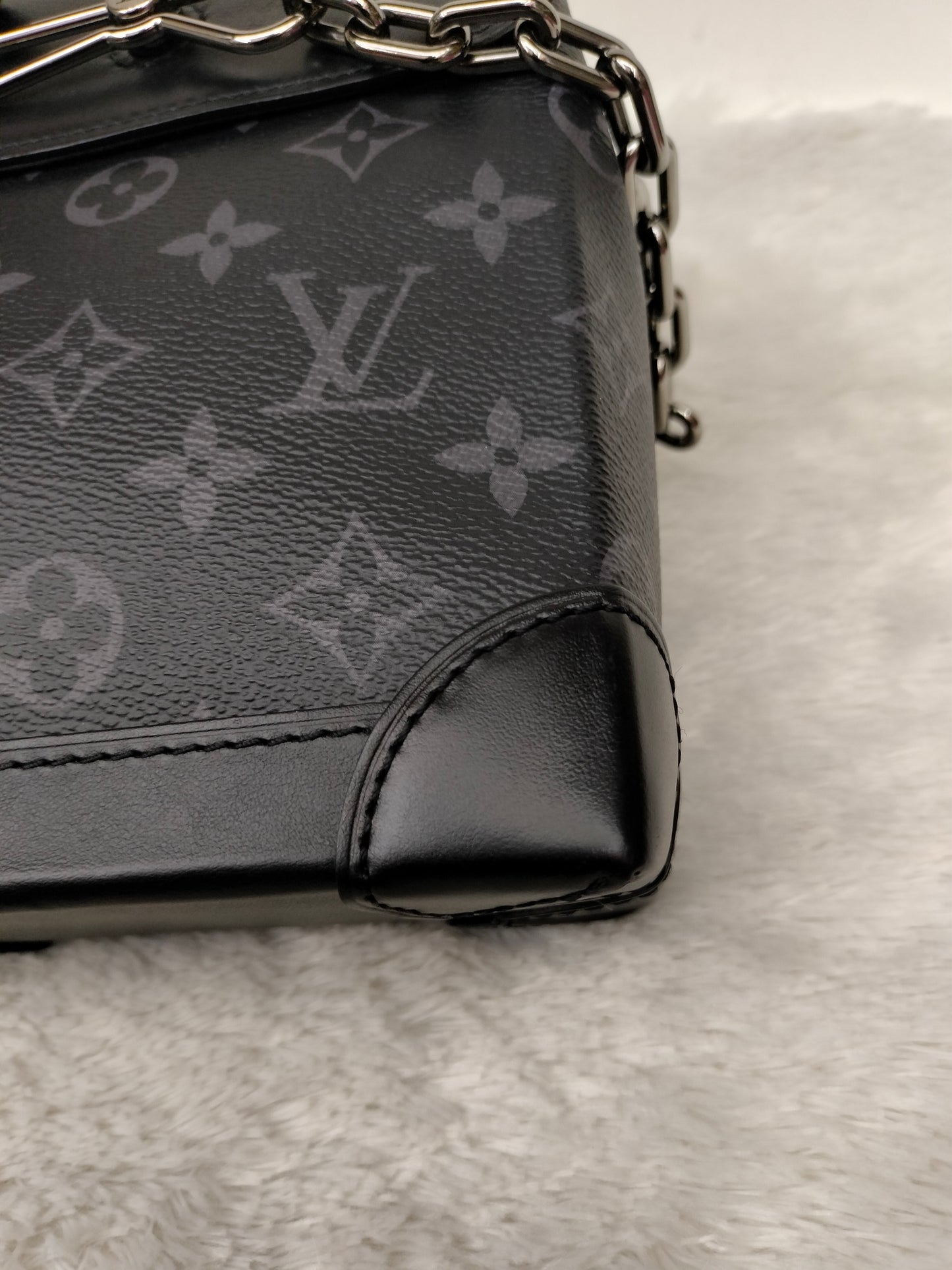 LV Nano Steamer Monogram Eclipse (CHIP)
