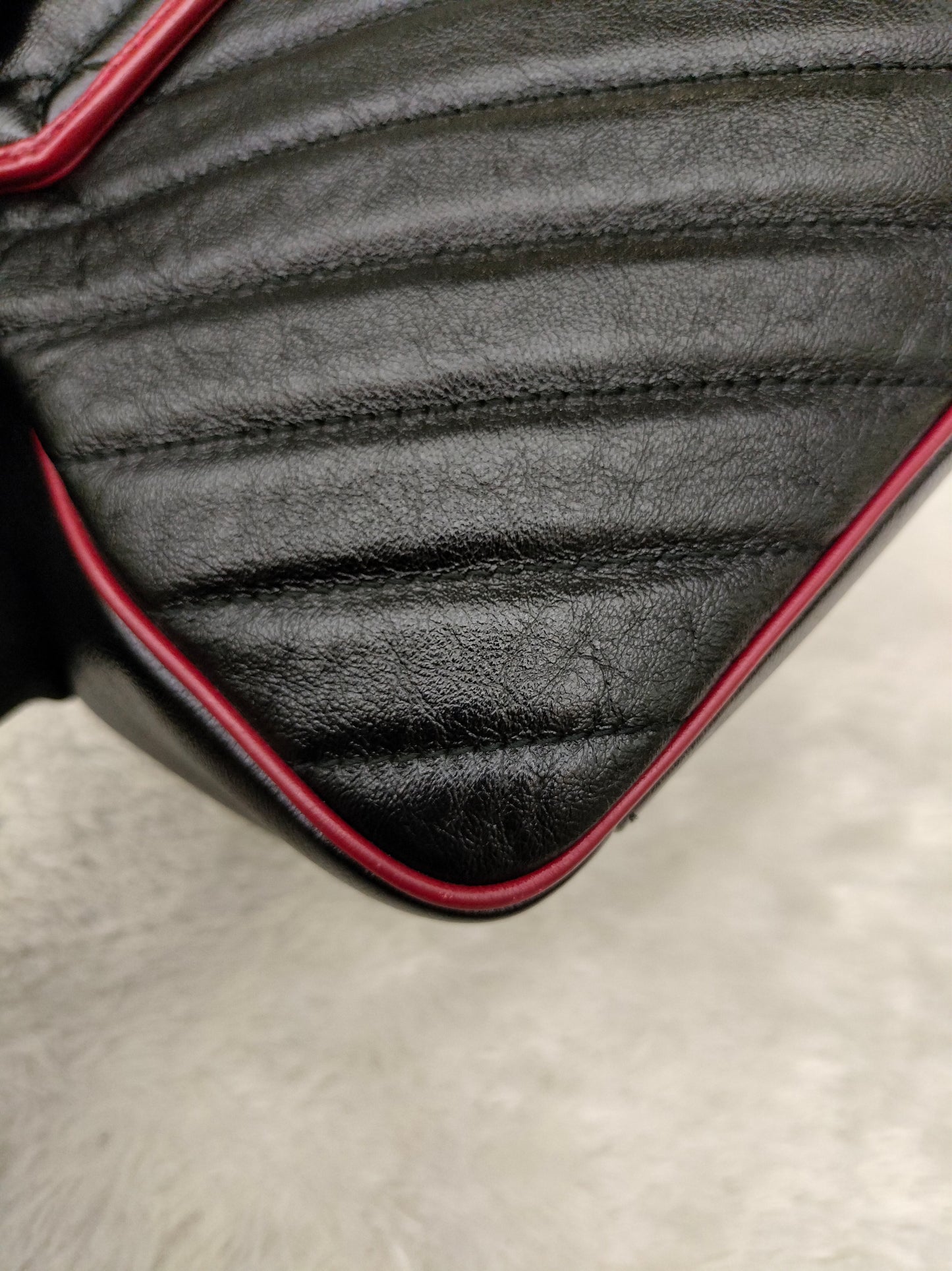 Gucci Marmont Top Handle Medium Black Red GHW