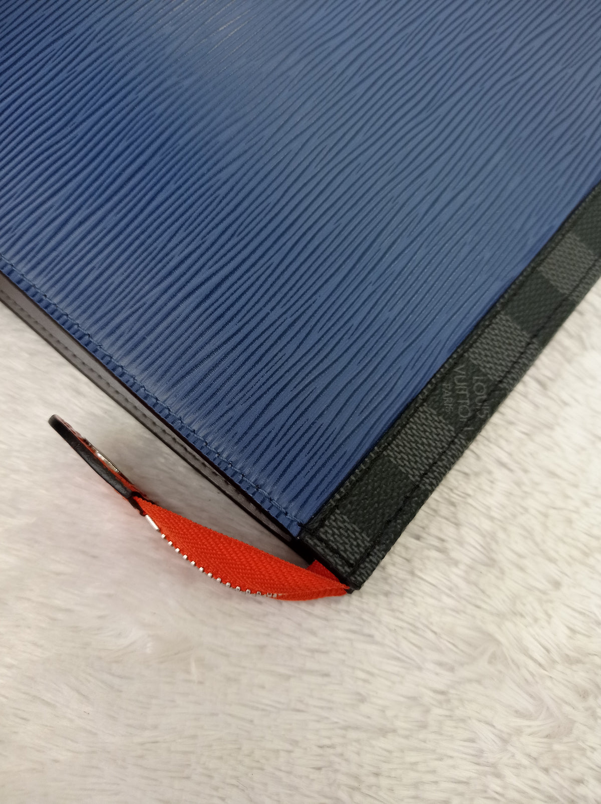 LV Pochette Voyage MM Taiga Epi Graphite Blue Grey 2018