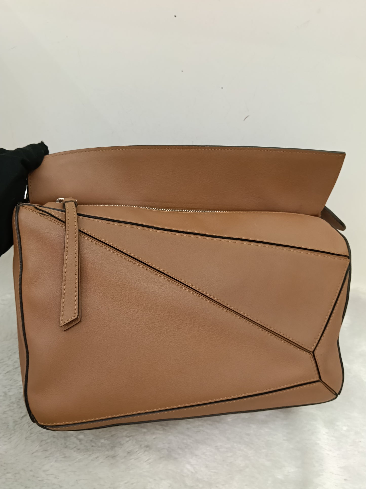 Loewe Puzzle Medium Calfskin Tan SHW 2017