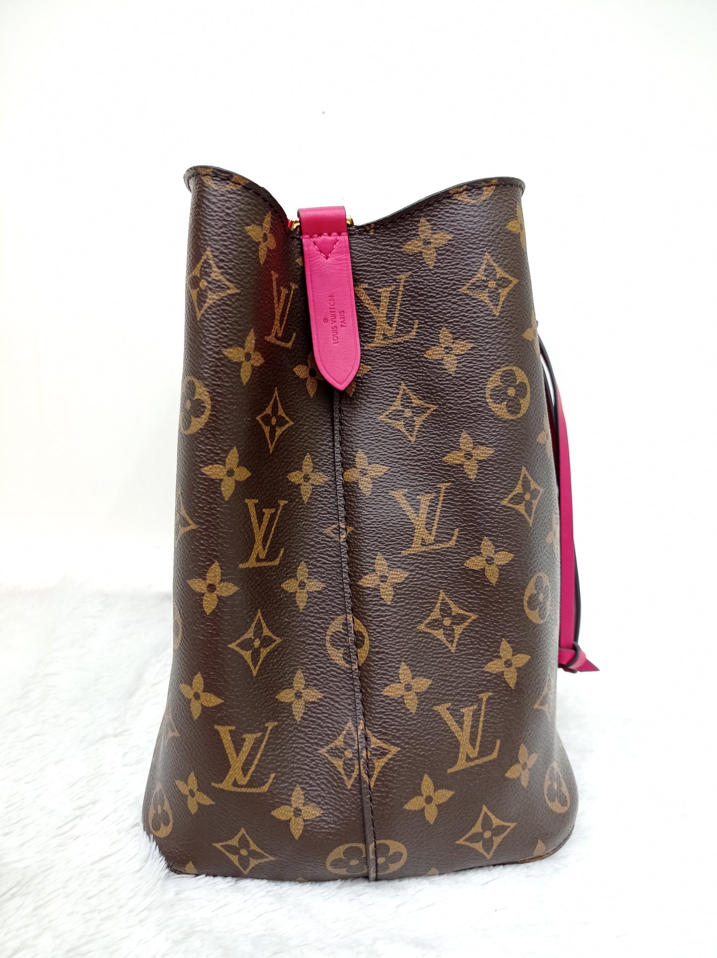 LV Neo Noe MM Monogram Freesia 2018