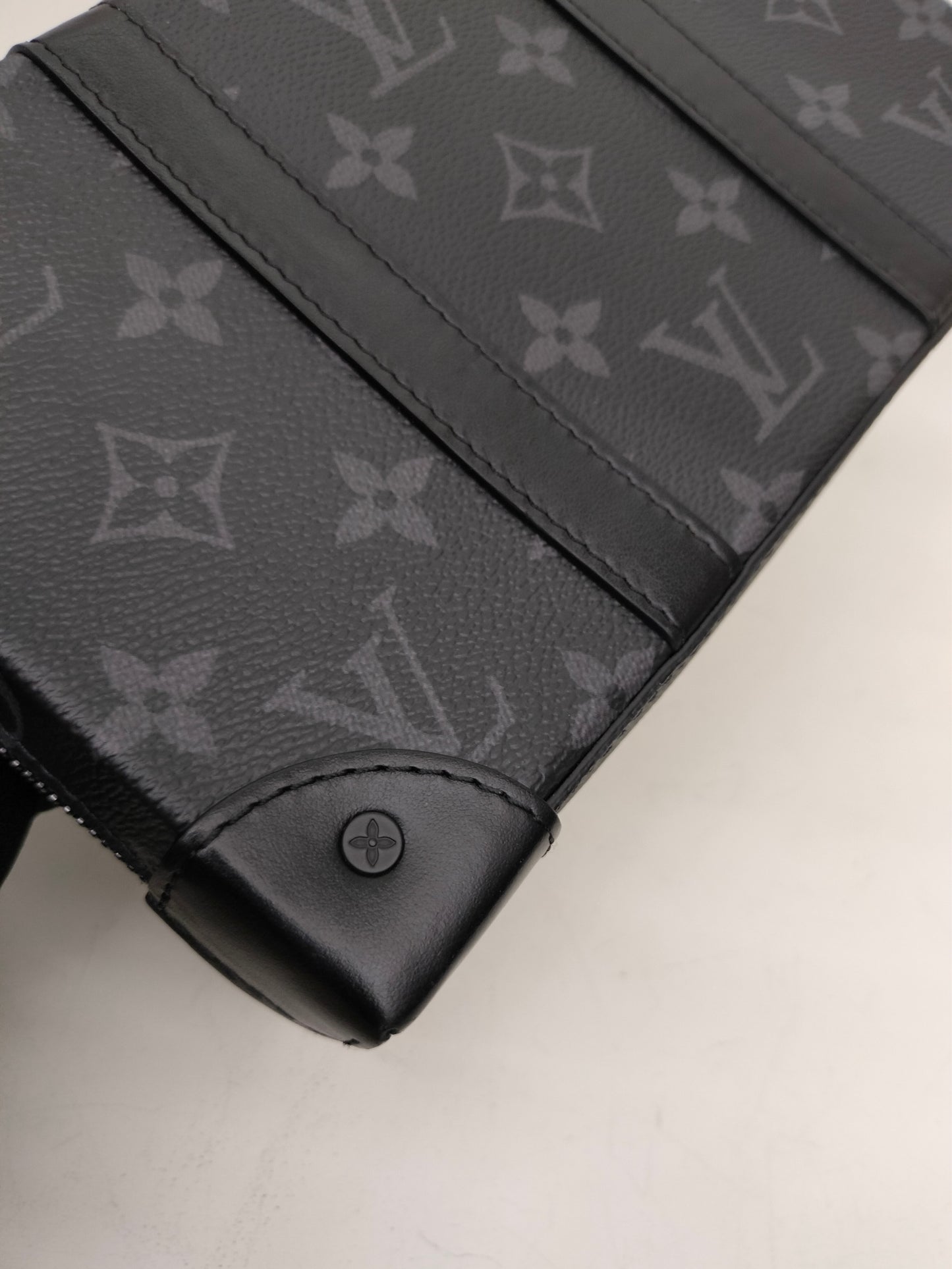 LV Soft Trunk Wallet Monogram Eclipse (CHIP)