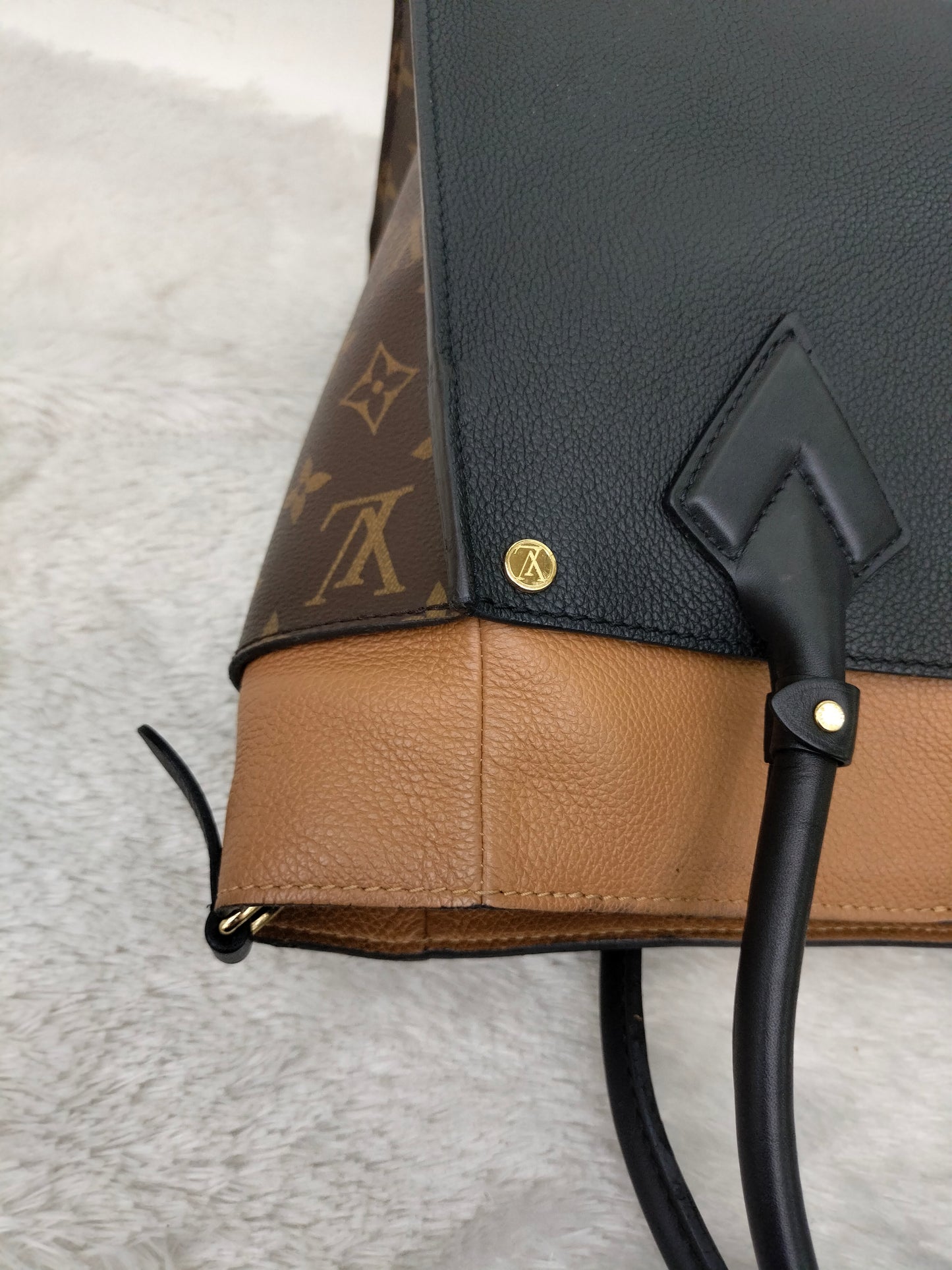 LV On My Side MM Monogram Grained Noir 2019