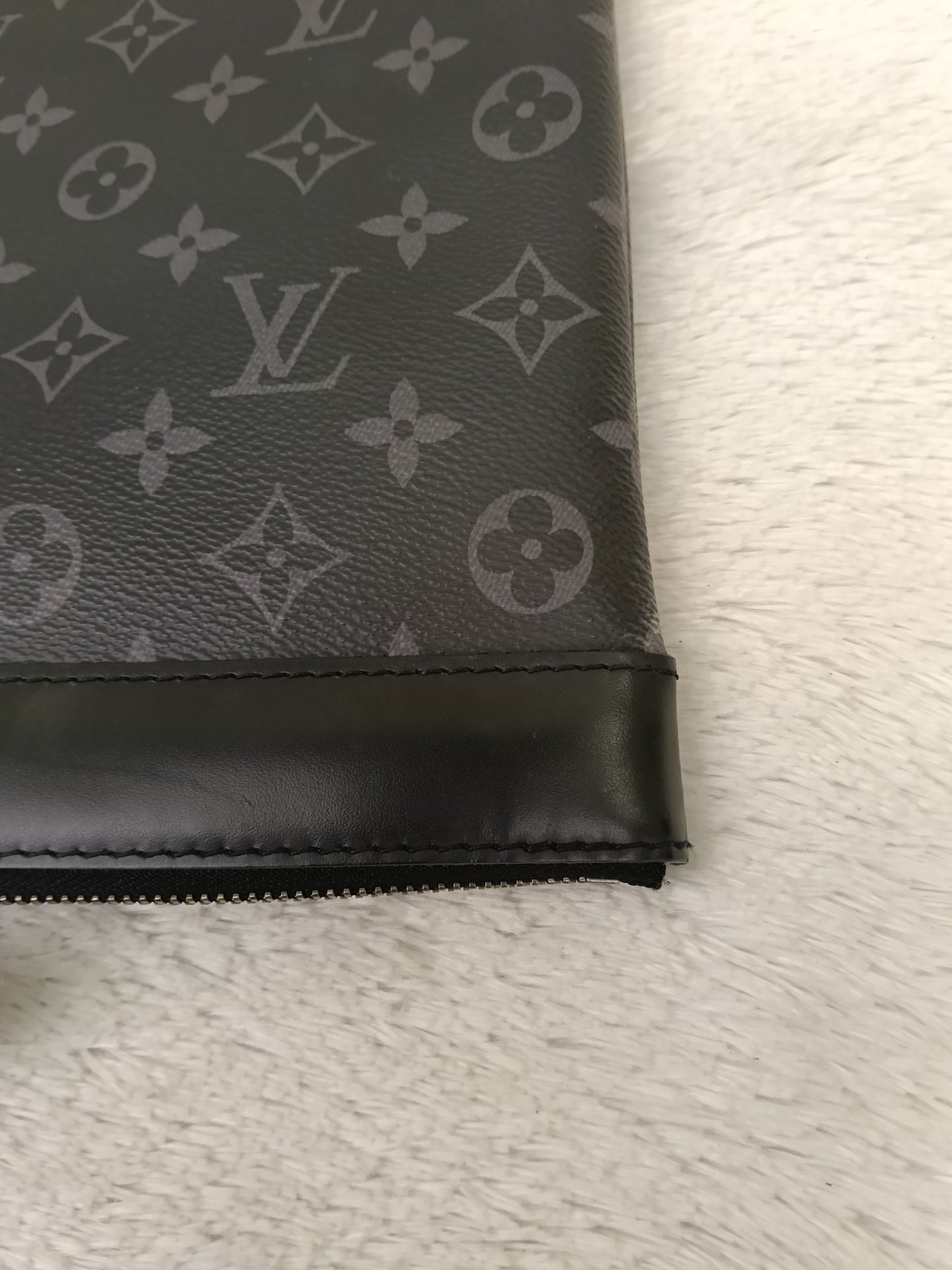 LV Pochette Discovery GM Monogram Eclipse 2019