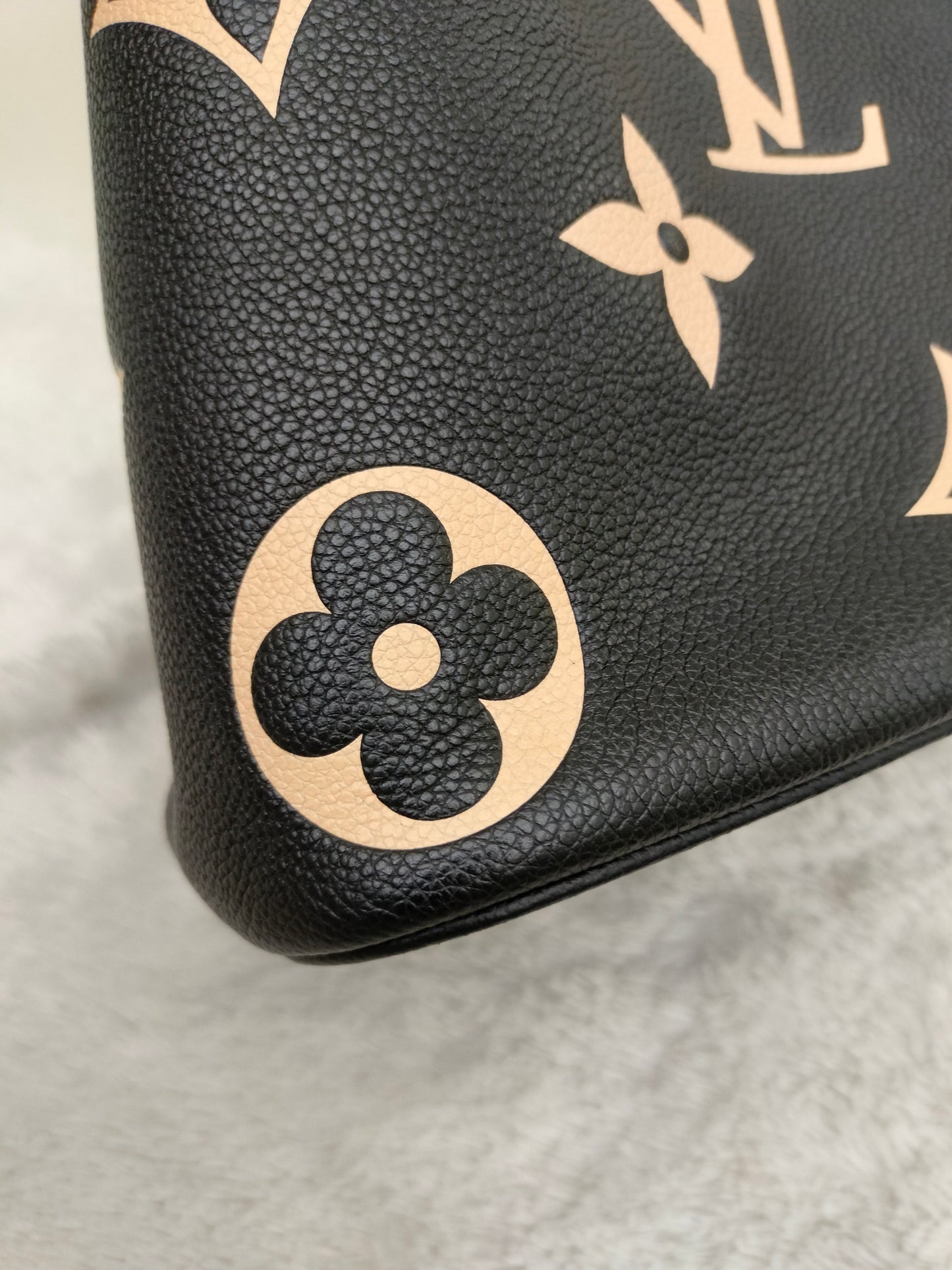 LV Neo Noe MM Monogram Empreinte Noir Creme (CHIP)