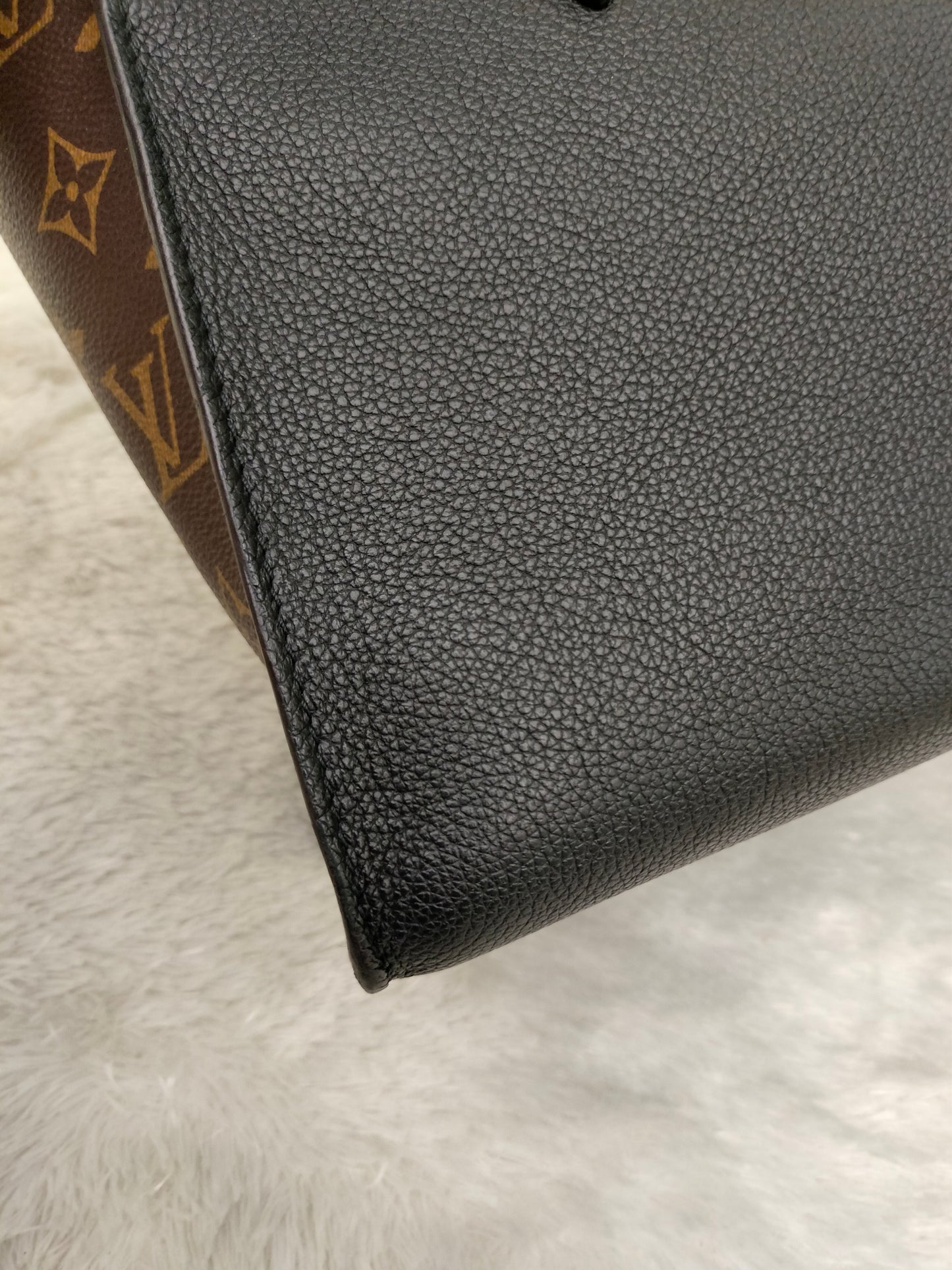 LV On My Side MM Monogram Grained Noir 2019