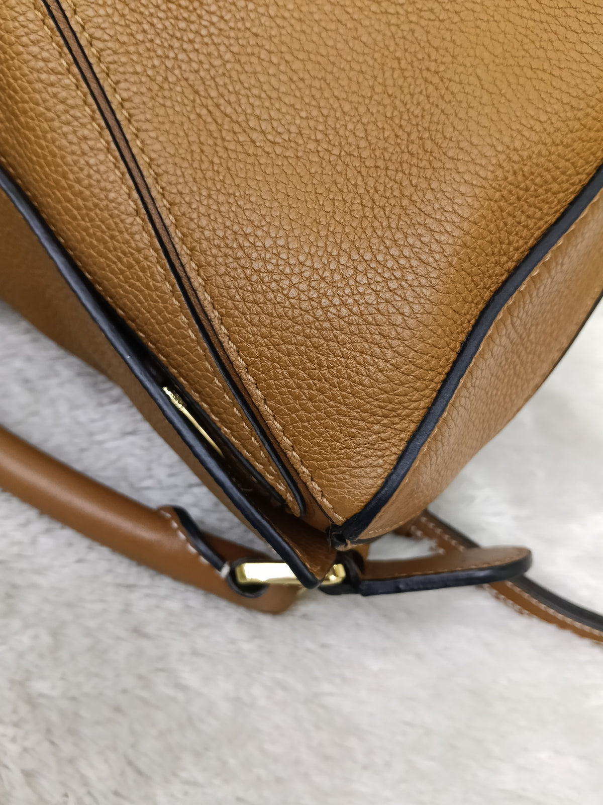 Loewe Puzzle Small Grained Caramel SHW 2020