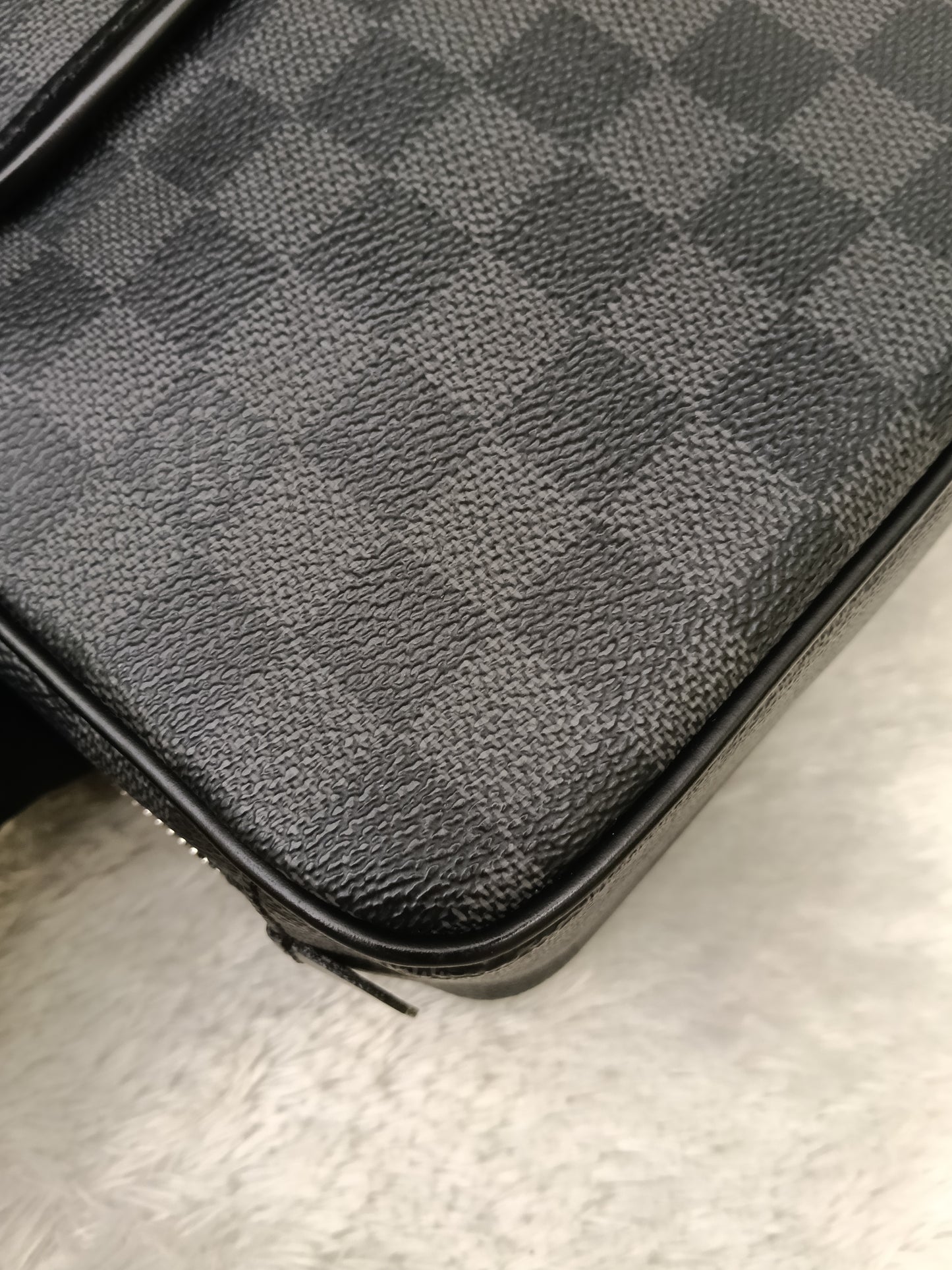LV Hanging Toiletry Kit Graphite 2013