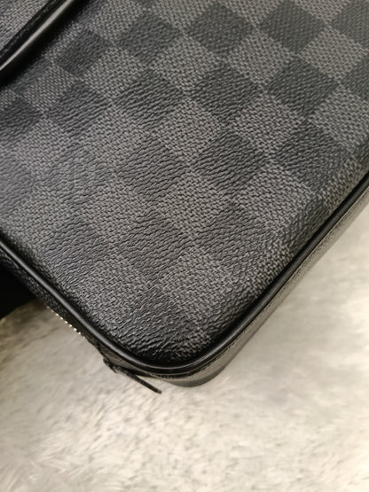 LV Hanging Toiletry Kit Graphite 2013