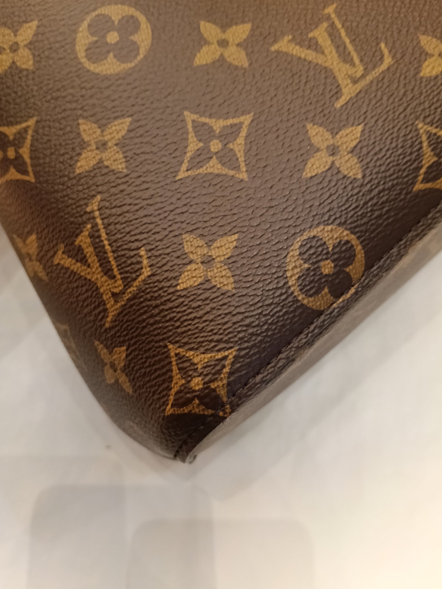 LV Neo Noe BB Monogram Shearling Cozygram 2023 (CHIP)