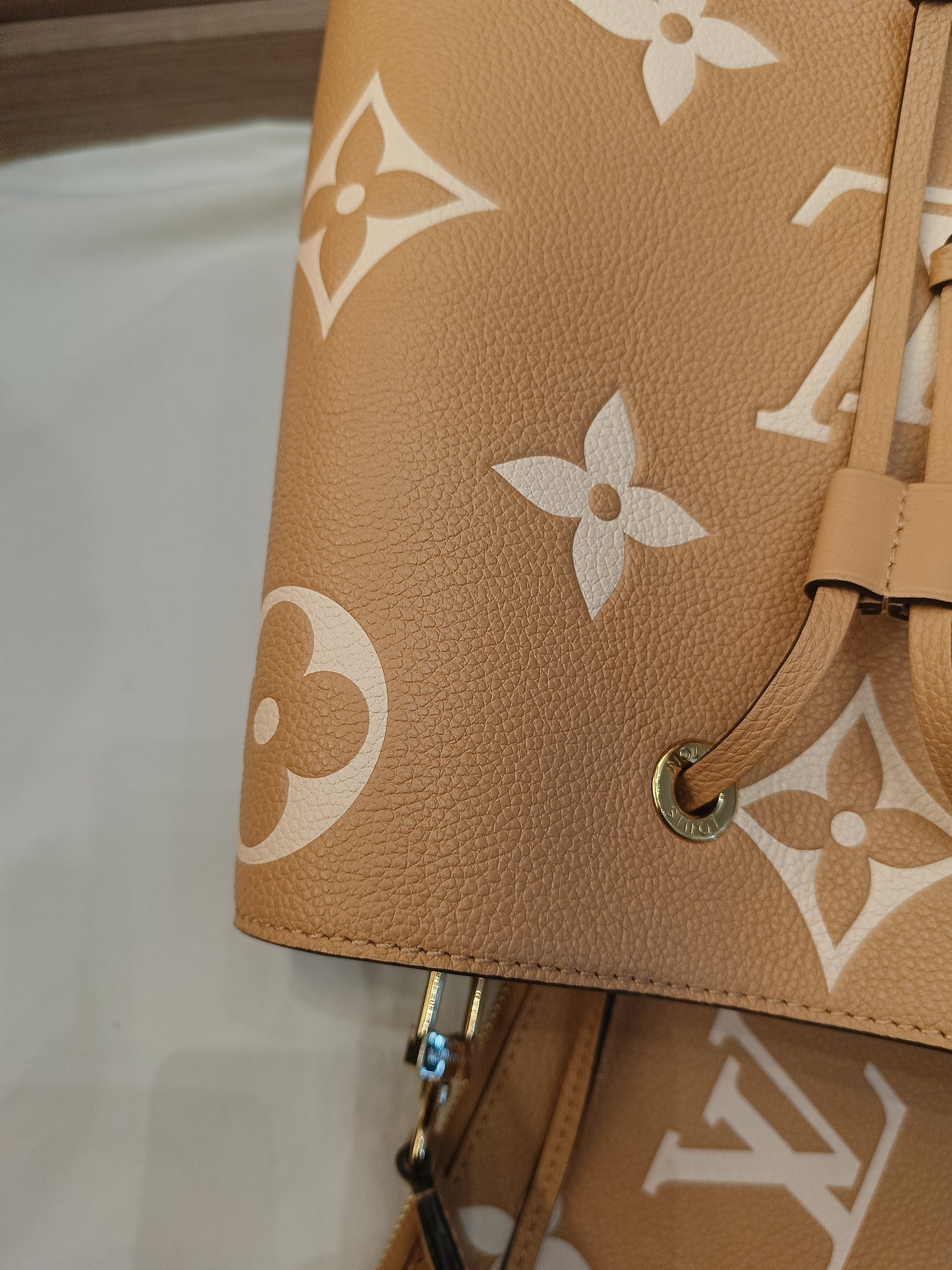 LV Neo Noe Monogram Empreinte Giant Arizona Beige (CHIP)
