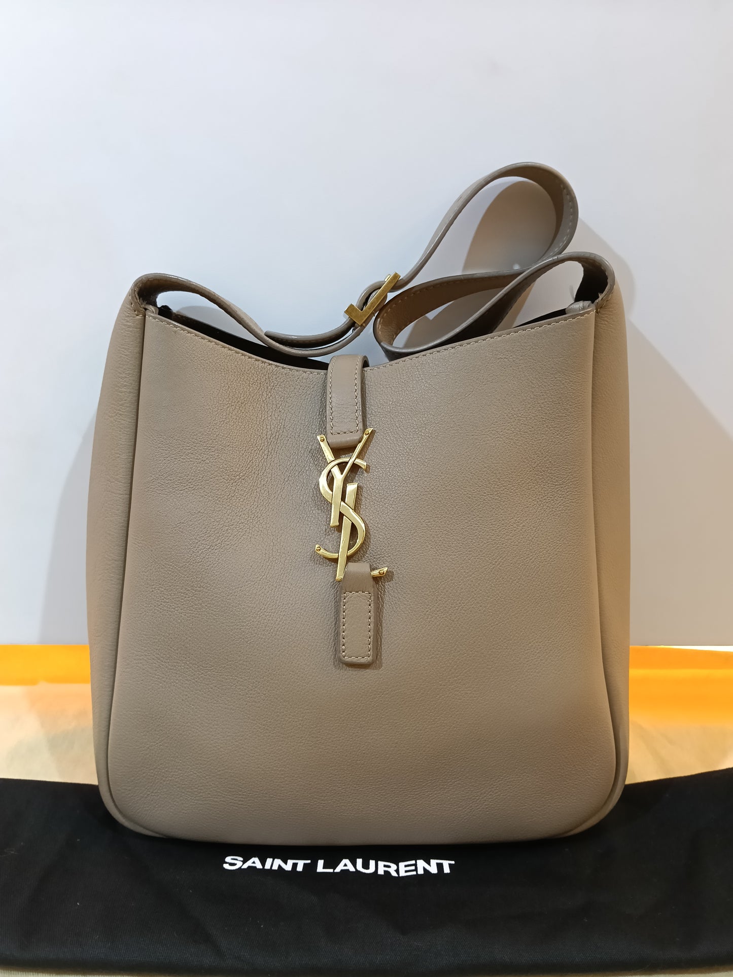 YsL Le 5 A7 Supple Small Calfskin Dusty Grey GHW 2023