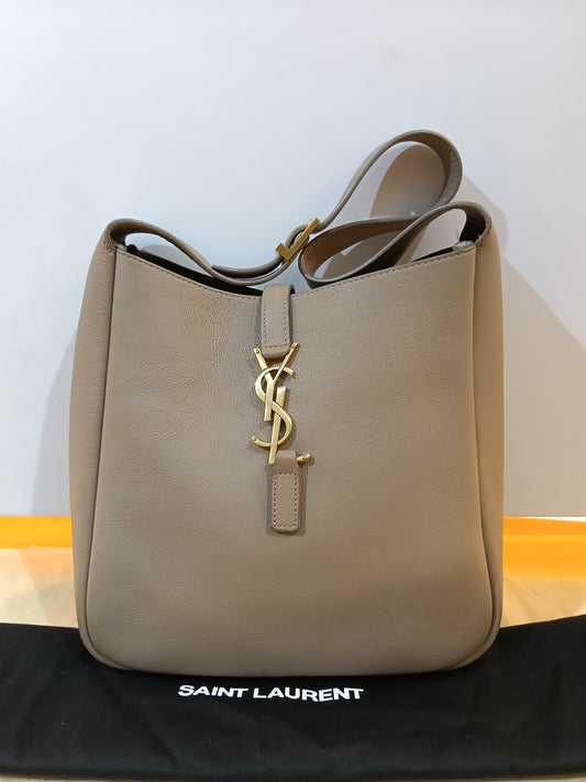 YsL Le 5 A7 Supple Small Calfskin Dusty Grey GHW 2023
