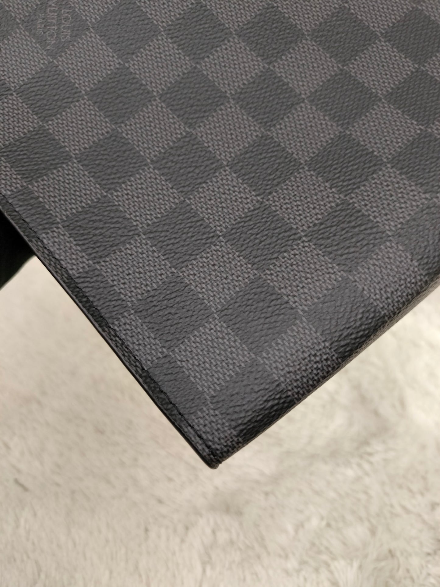 LV Pochette Voyage Graphite 2020