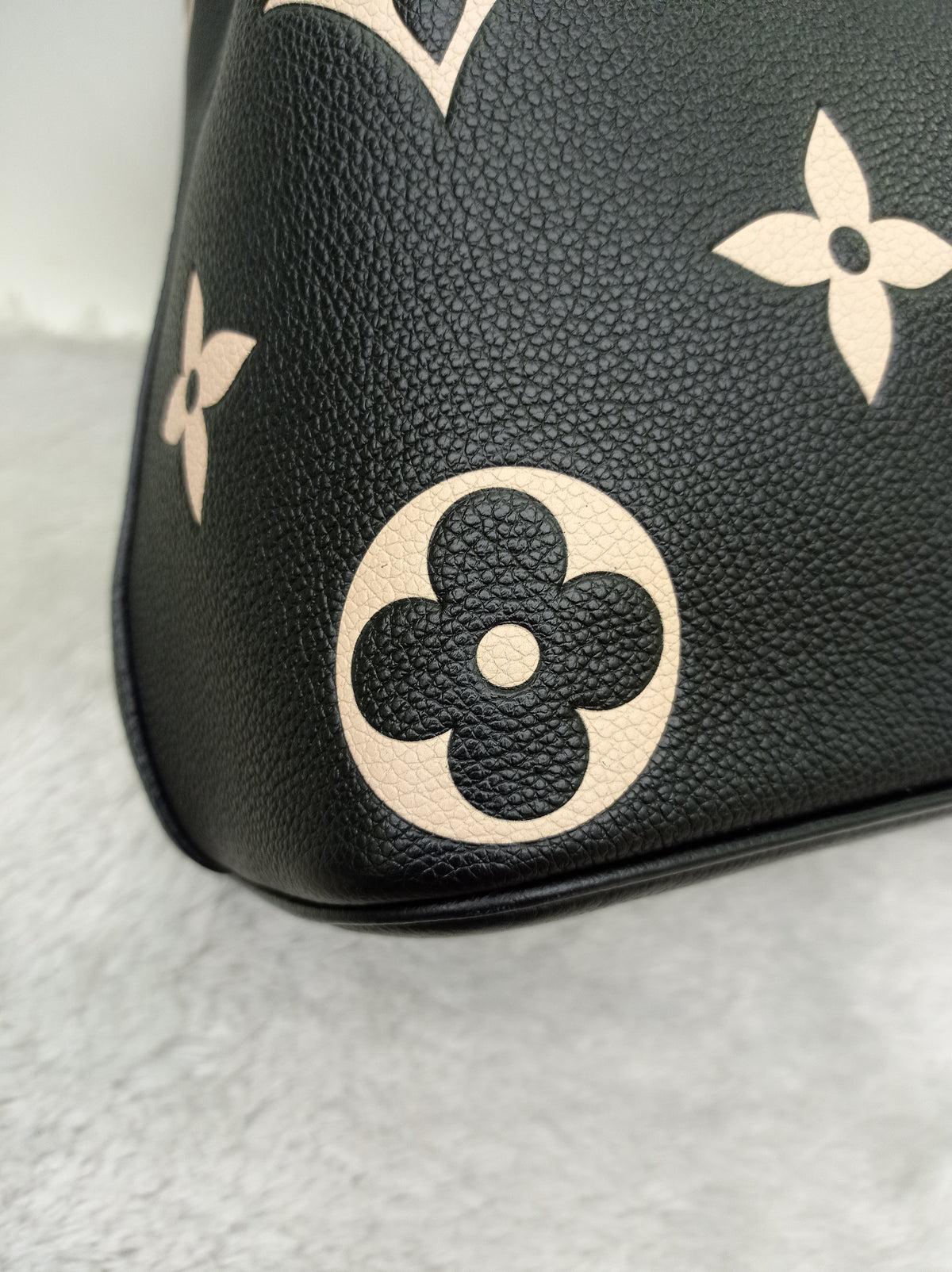 LV Neo Noe MM Monogram Empreinte Noir Creme (CHIP)