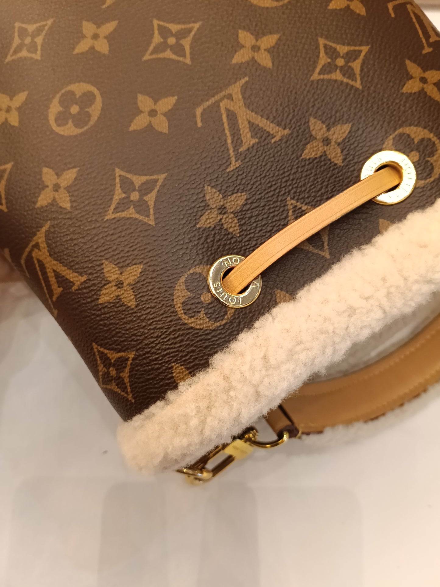 LV Neo Noe BB Monogram Shearling Cozygram 2023 (CHIP)