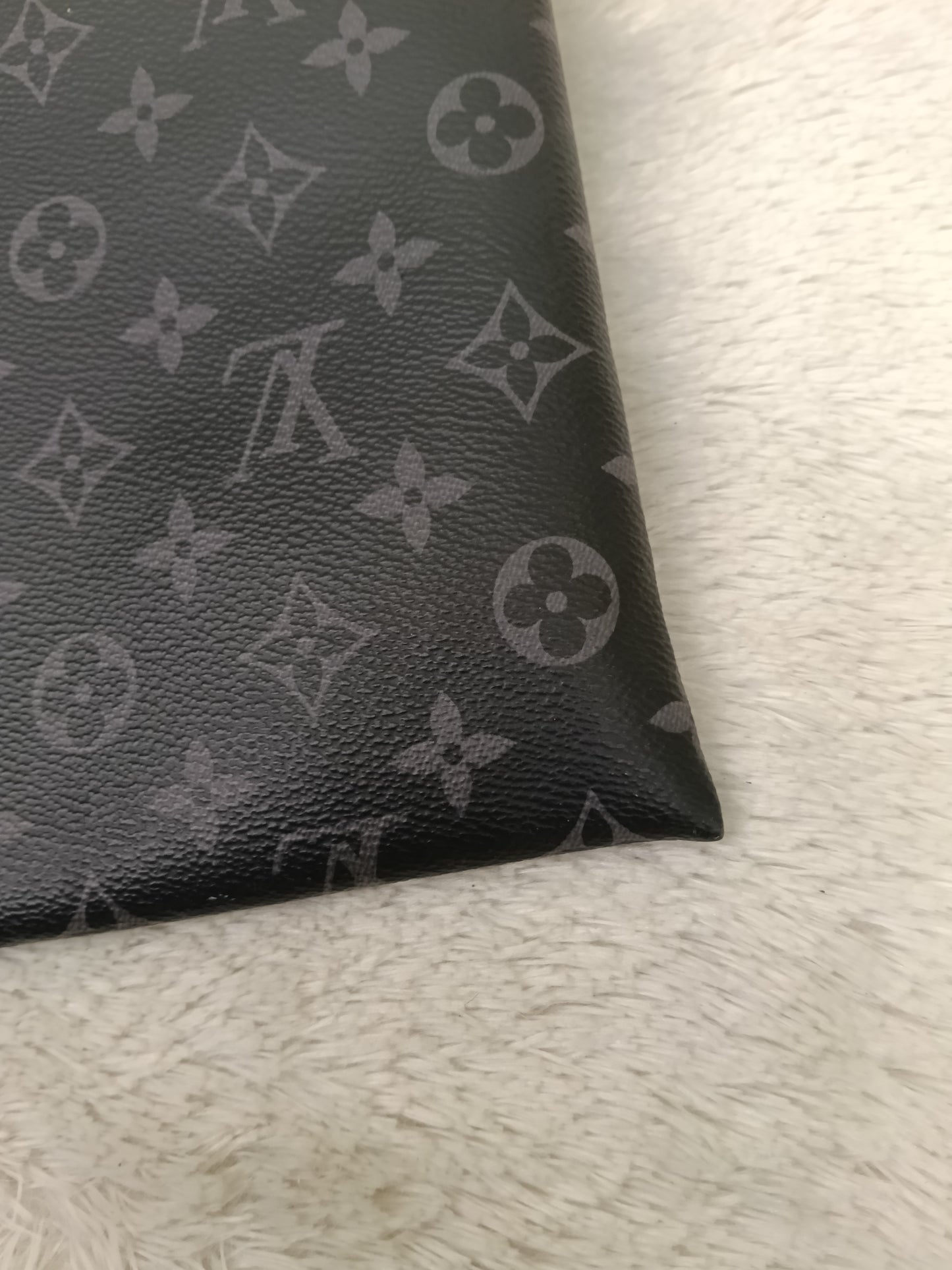 LV Pochette Discovery GM Monogram Eclipse 2019