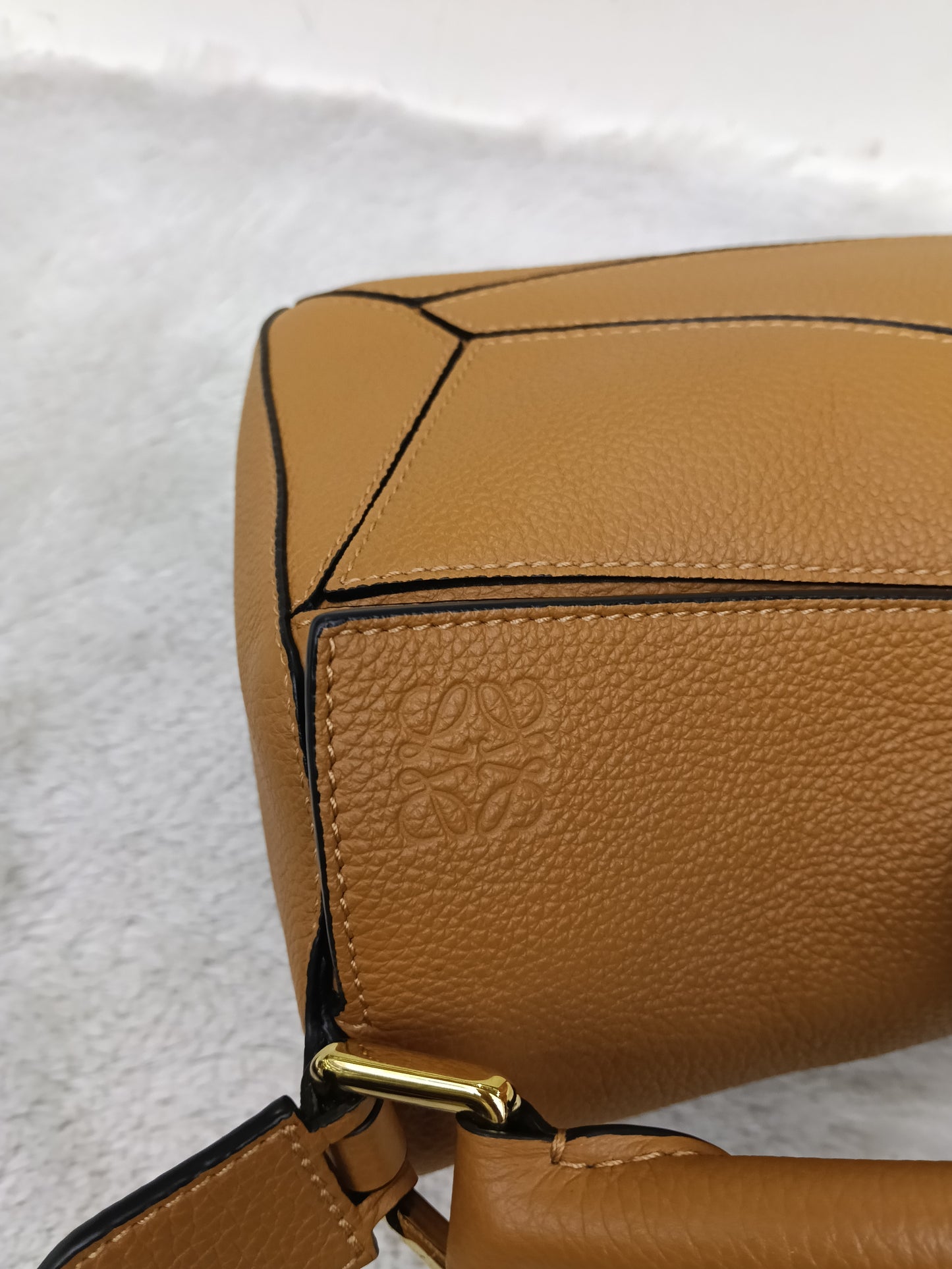 Loewe Puzzle Small Grained Caramel GHW 2023