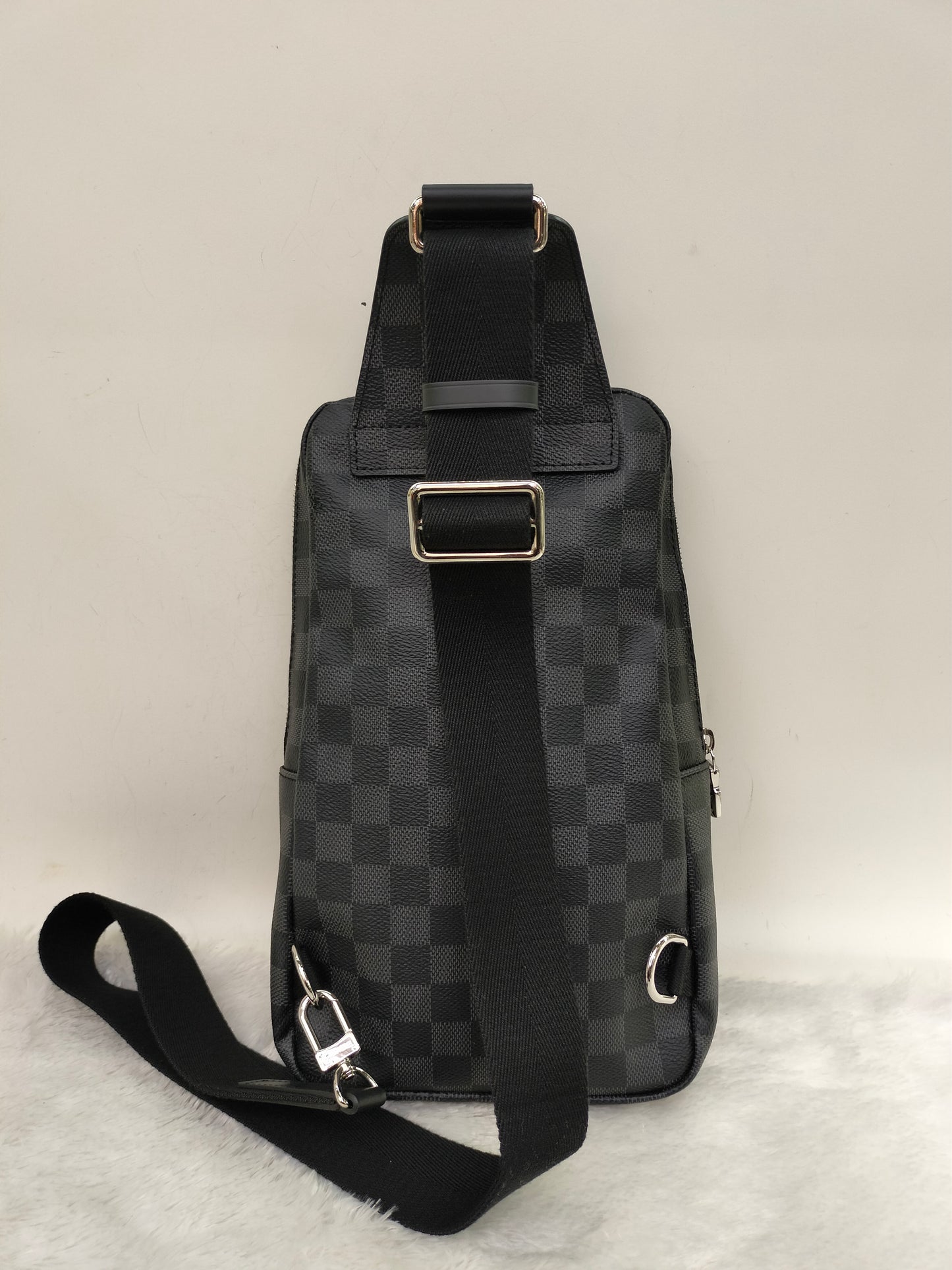 LV Avenue Sling Graphite 2021
With rec, tag, dustbag, box