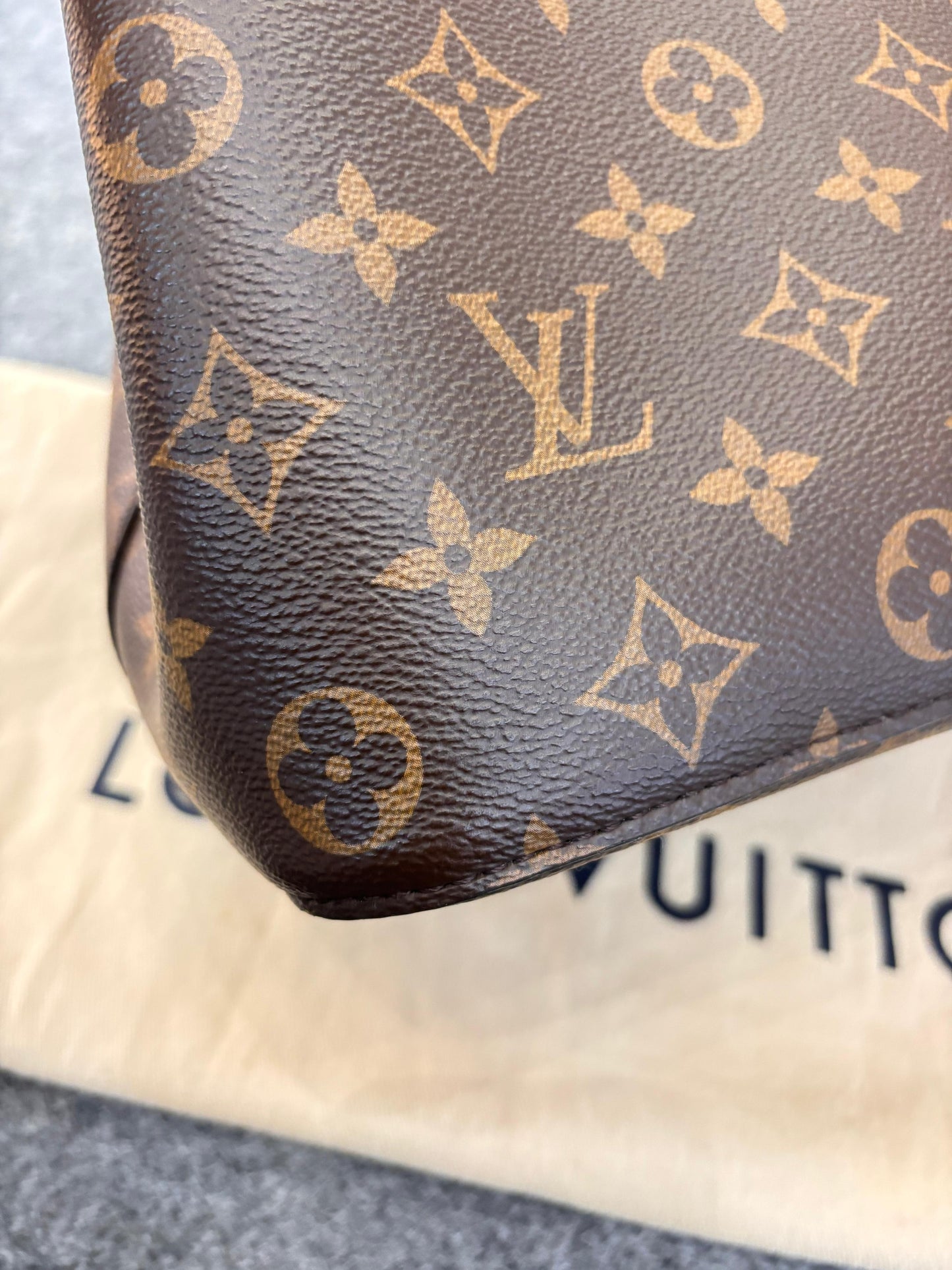 LV Neo Noe MM Monogram Caramel (CHIP)