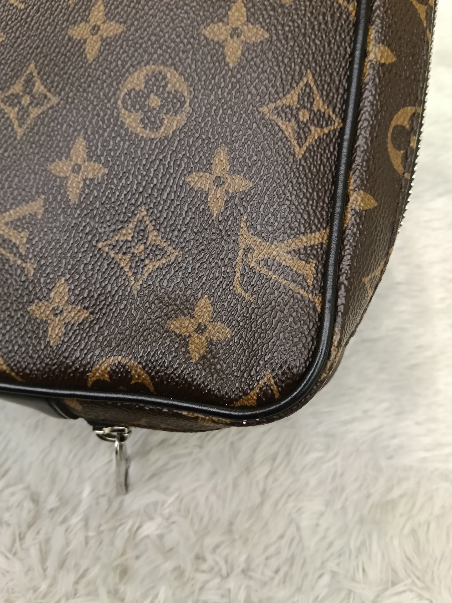 LV Kasai Clutch Monogram Macassar 2019