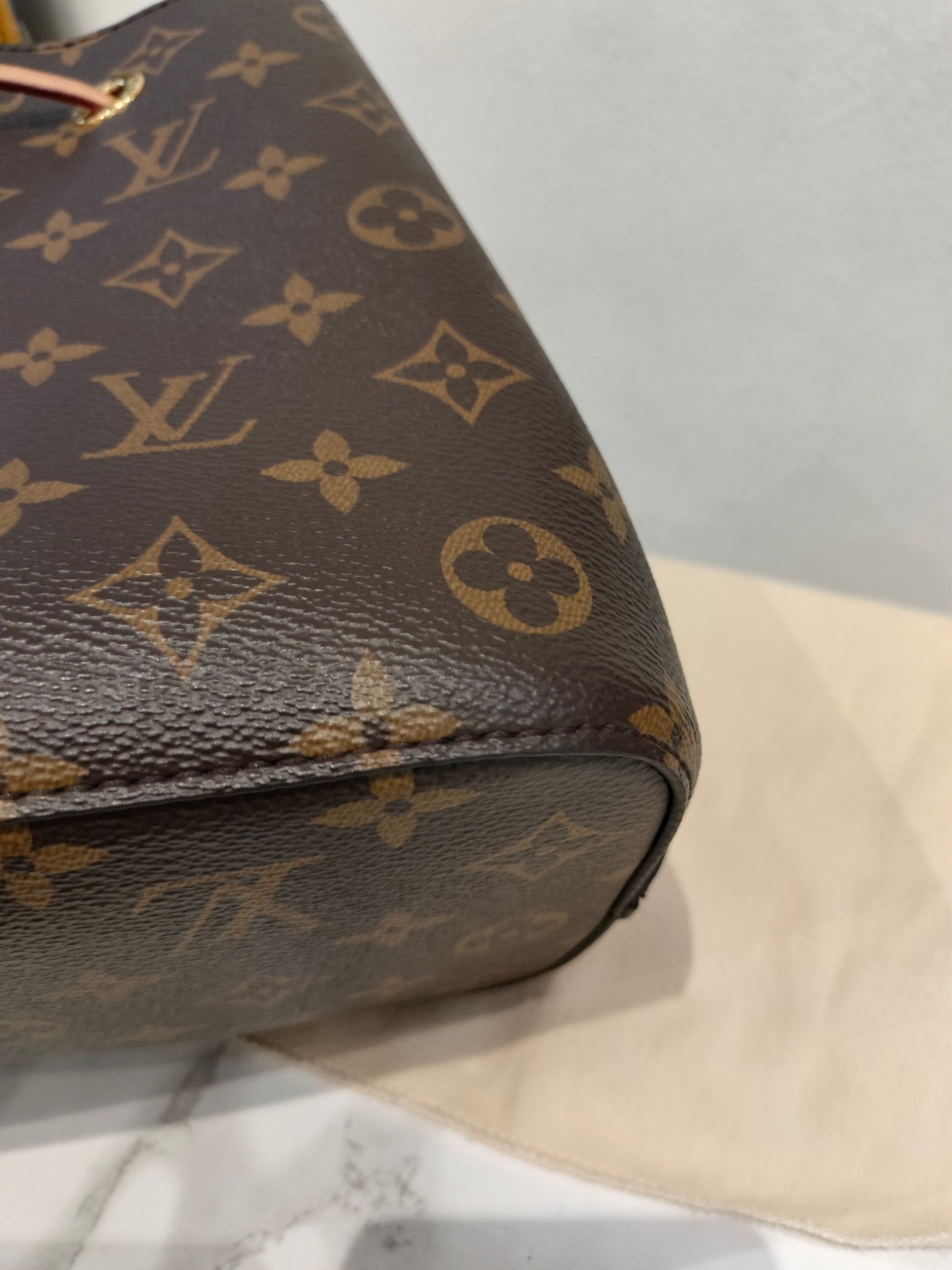 LV Neo Noe BB Monogram 2023 (CHIP)