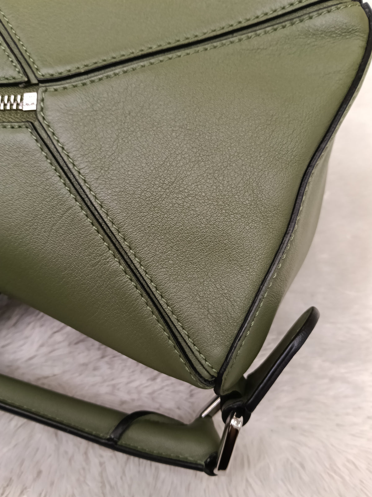 Loewe Puzzle Small Calfskin Avocado SHW 2020