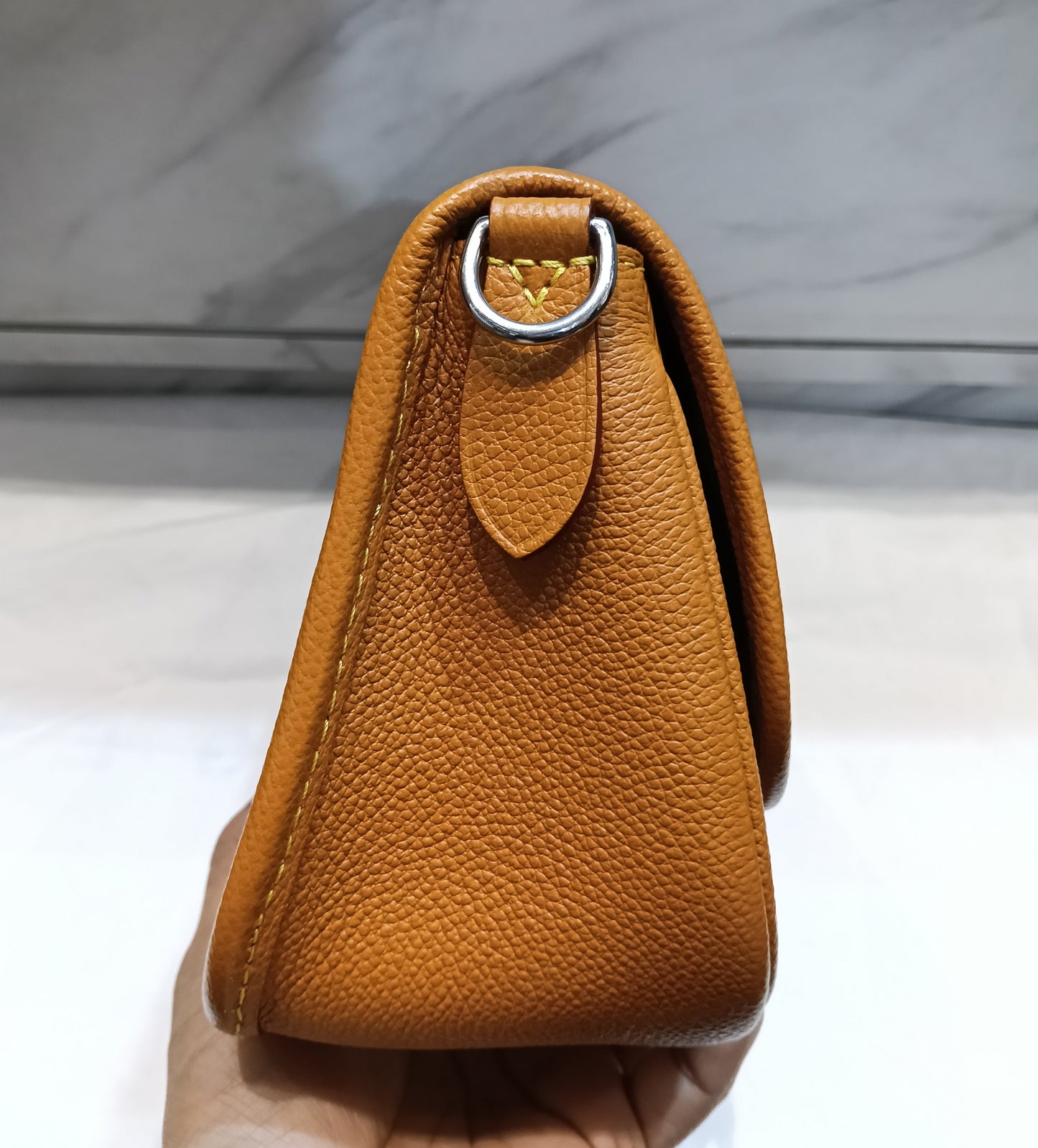 LV Buci NM Epi Gold Miel (CHIP)