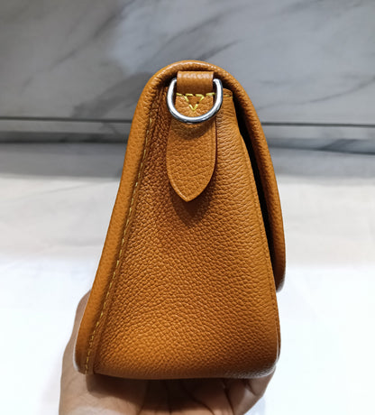 LV Buci NM Epi Gold Miel (CHIP)