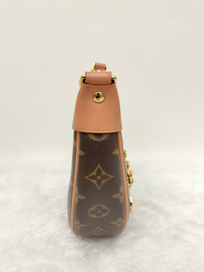 LV Loop Monogram (CHIP)