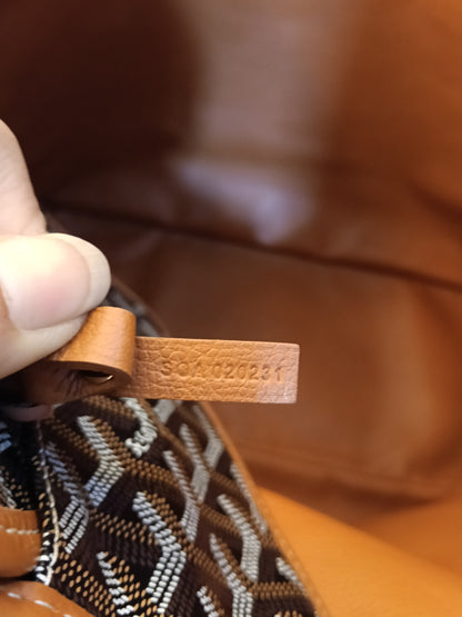 Goyard St Louis PM Black Tan SHW 2023
With pocket, db