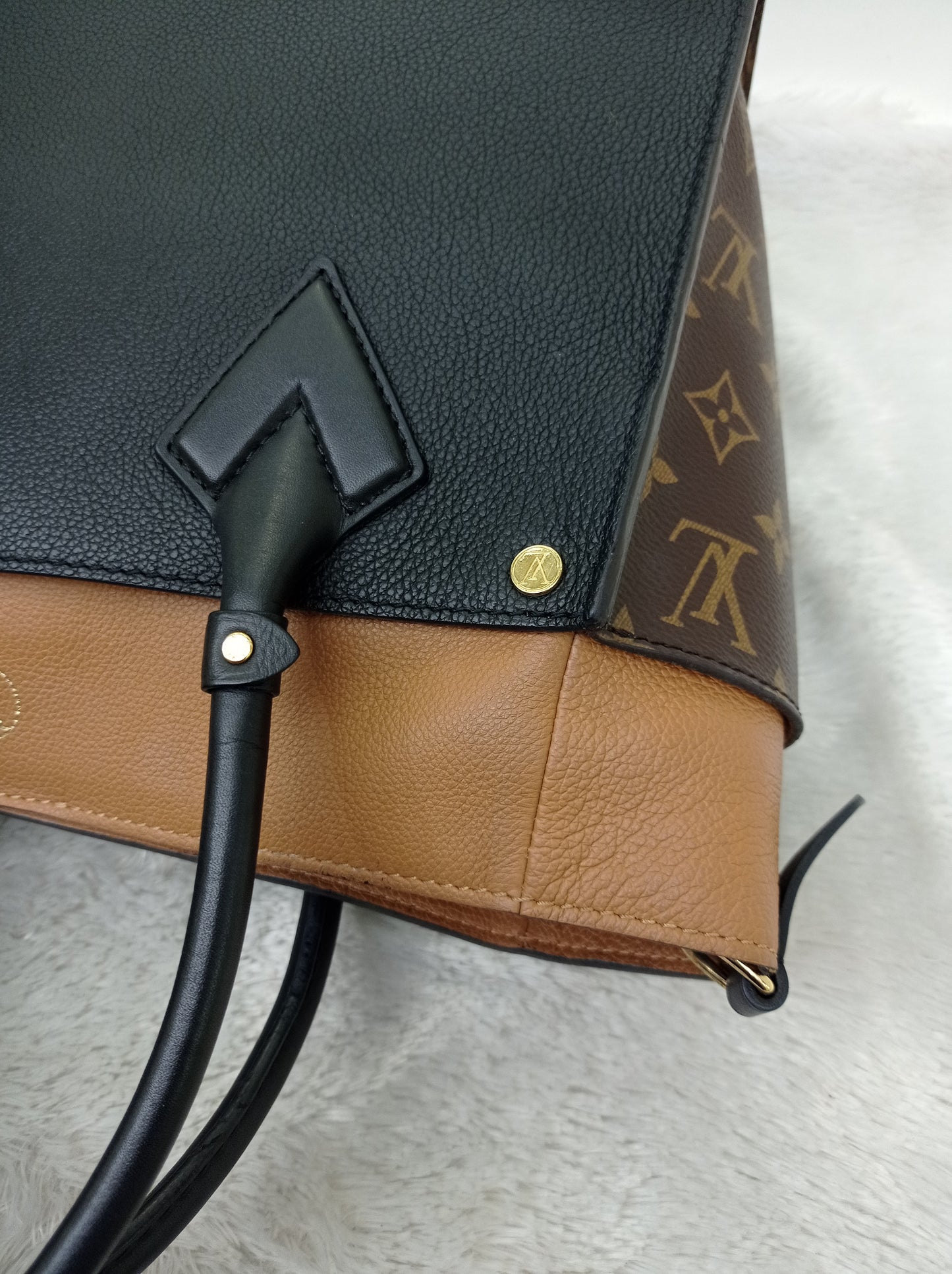 LV On My Side MM Monogram Grained Noir Brown 2019