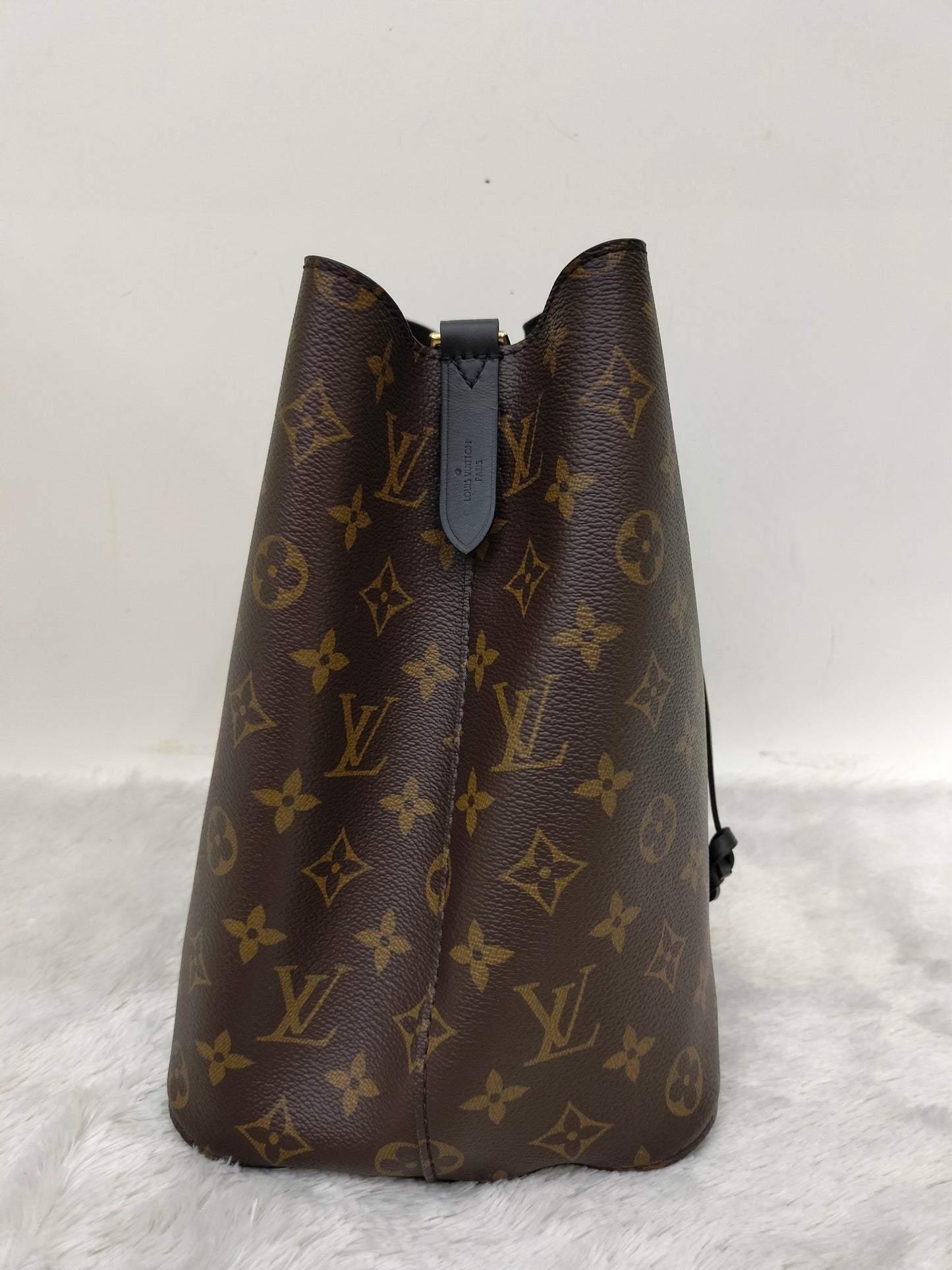 LV Neo Noe MM Monogram Noir (CHIP)